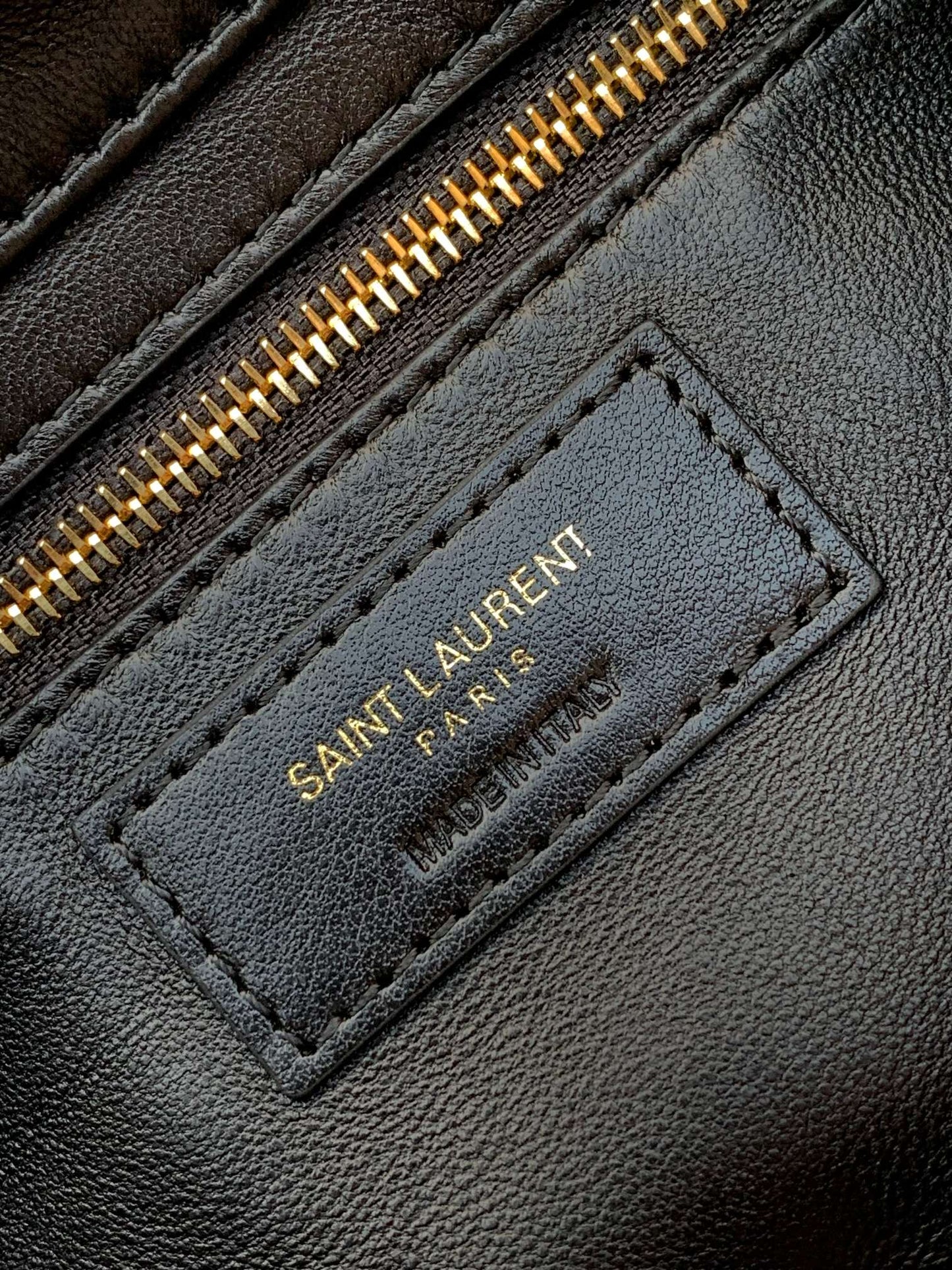 Saint Laurent Le 5 à 7 Hobo Bag in Smooth Leather - Black
