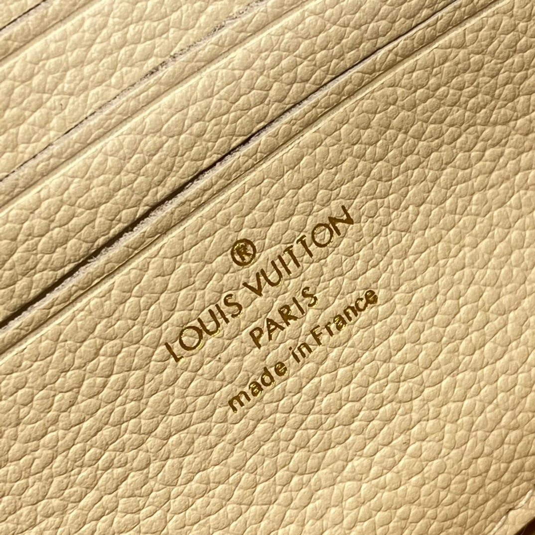 Louis Vuitton Elegant Beige Embossed Leather Shoulder Bag with Gold Chain