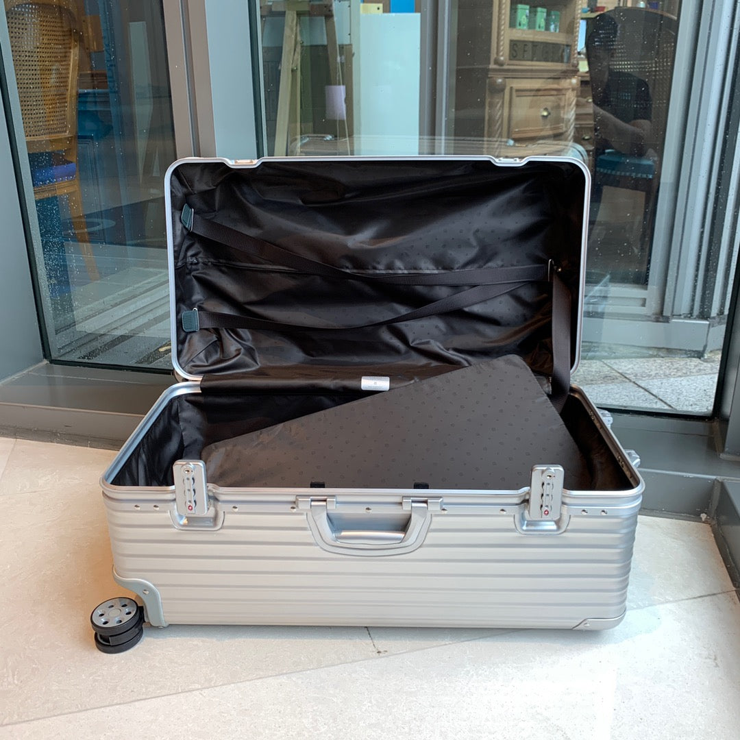 Champagne Gold Ribbed Hardside Spinner Luggage Suitcase