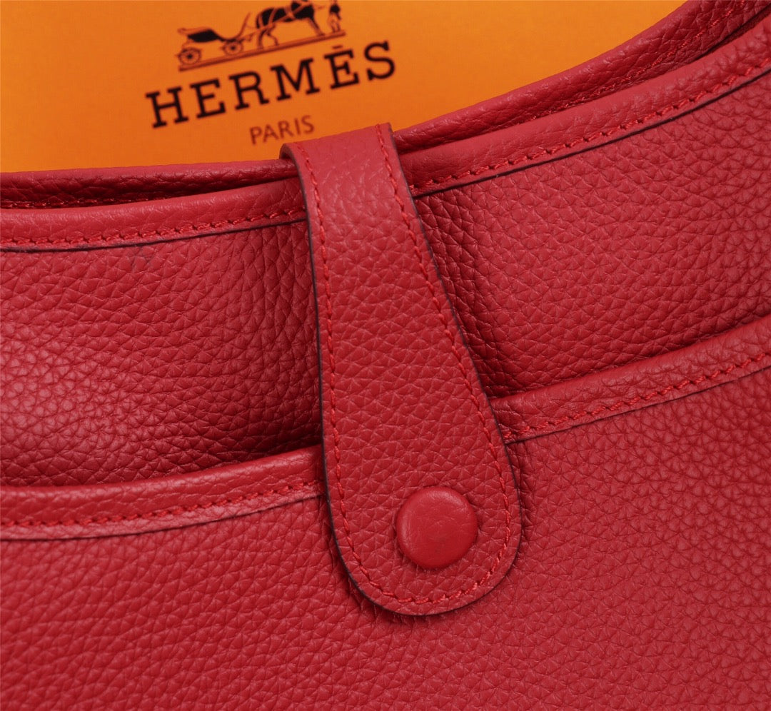 Hermès Evelyne III 29 PM Shoulder Bag Red Leather