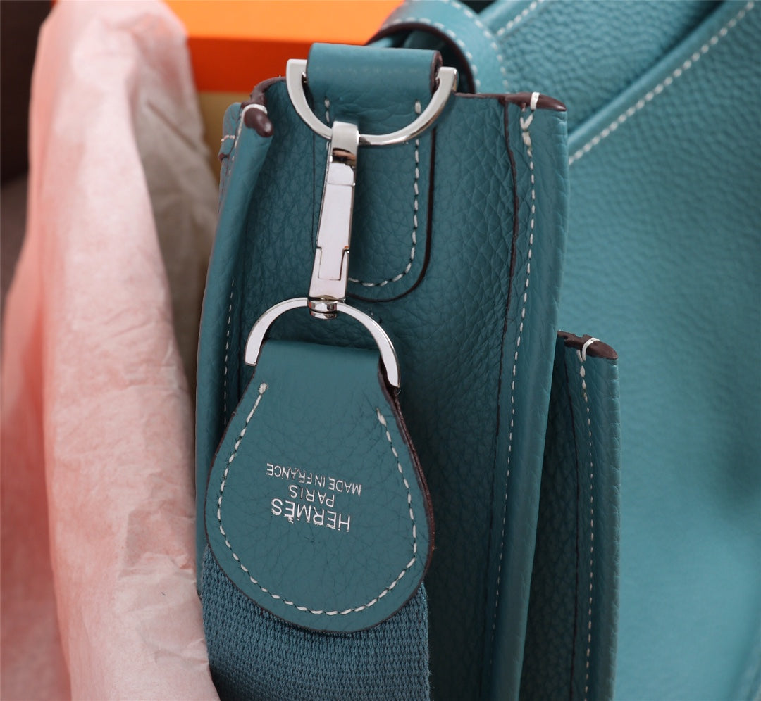Hermès Evelyne III 29 Clemence Leather Shoulder Bag - Teal Blue