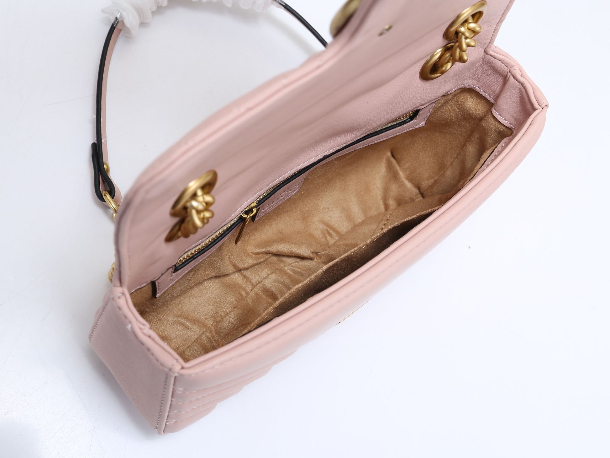 Gucci Elegant Pink Chevron Quilted Leather Shoulder Bag with Gold Chain