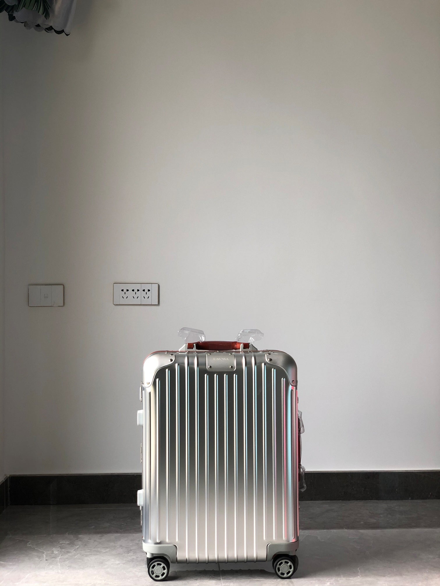 Modern Silver Metallic Ribbed Hardshell Carry-On Travel Suitcase