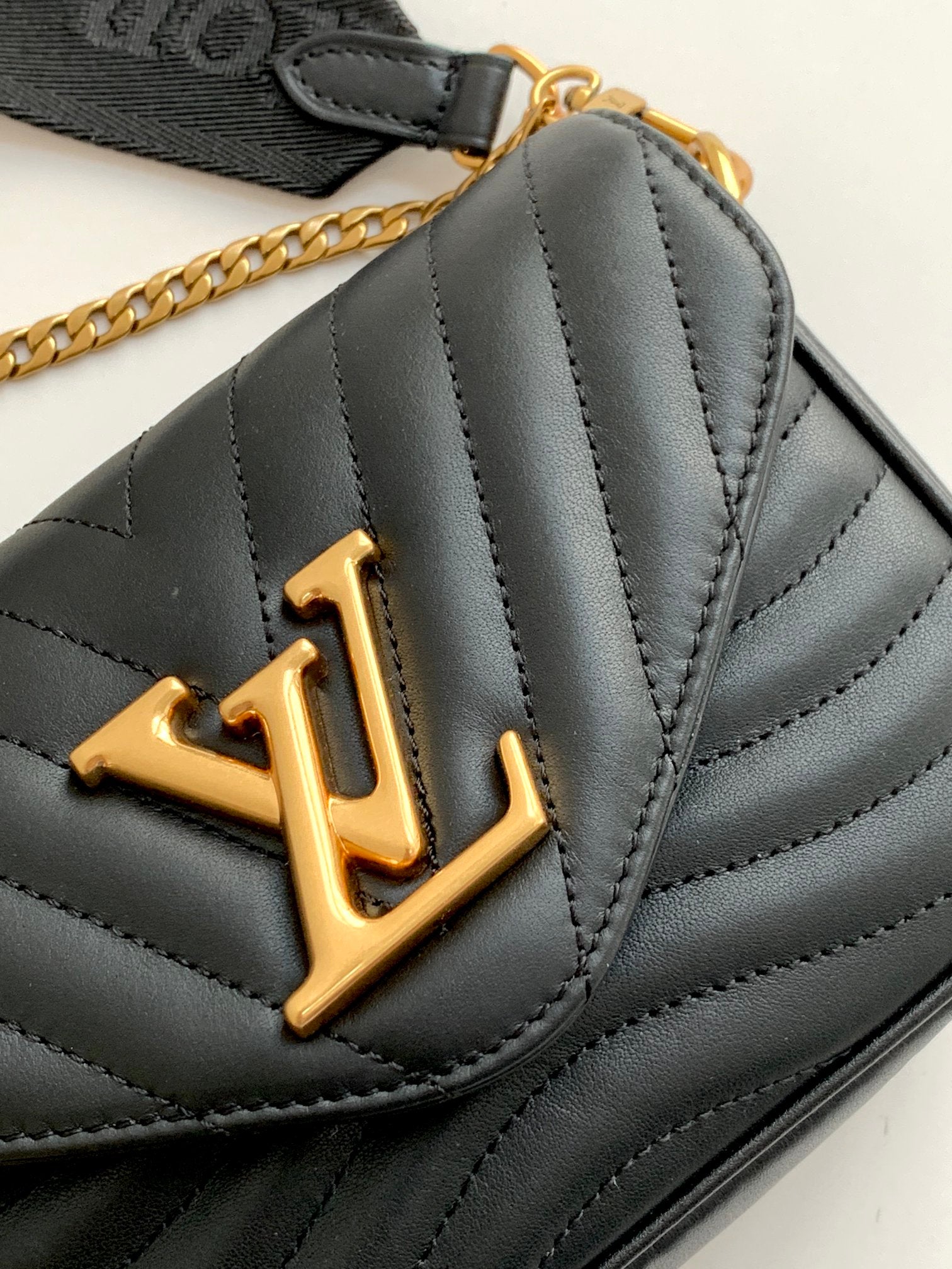 Louis Vuitton Black Quilted Chevron Crossbody Bag with Detachable Coin Pouch