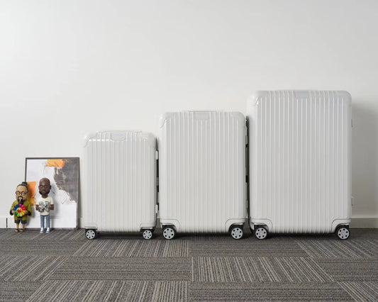 Minimalist White Hardshell Spinner Suitcase 3-Piece Set