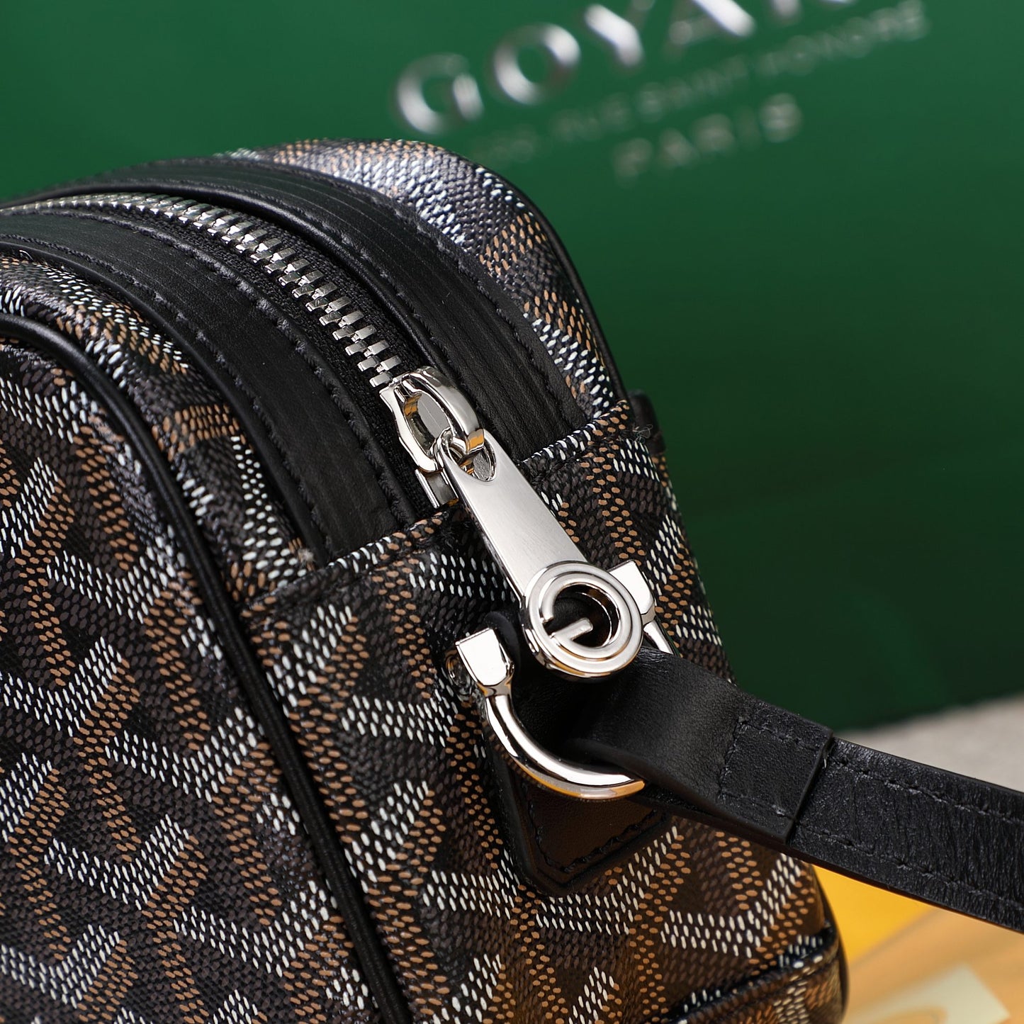Gogy Classic Chevron Pattern Crossbody Camera Bag with Yellow Stripe