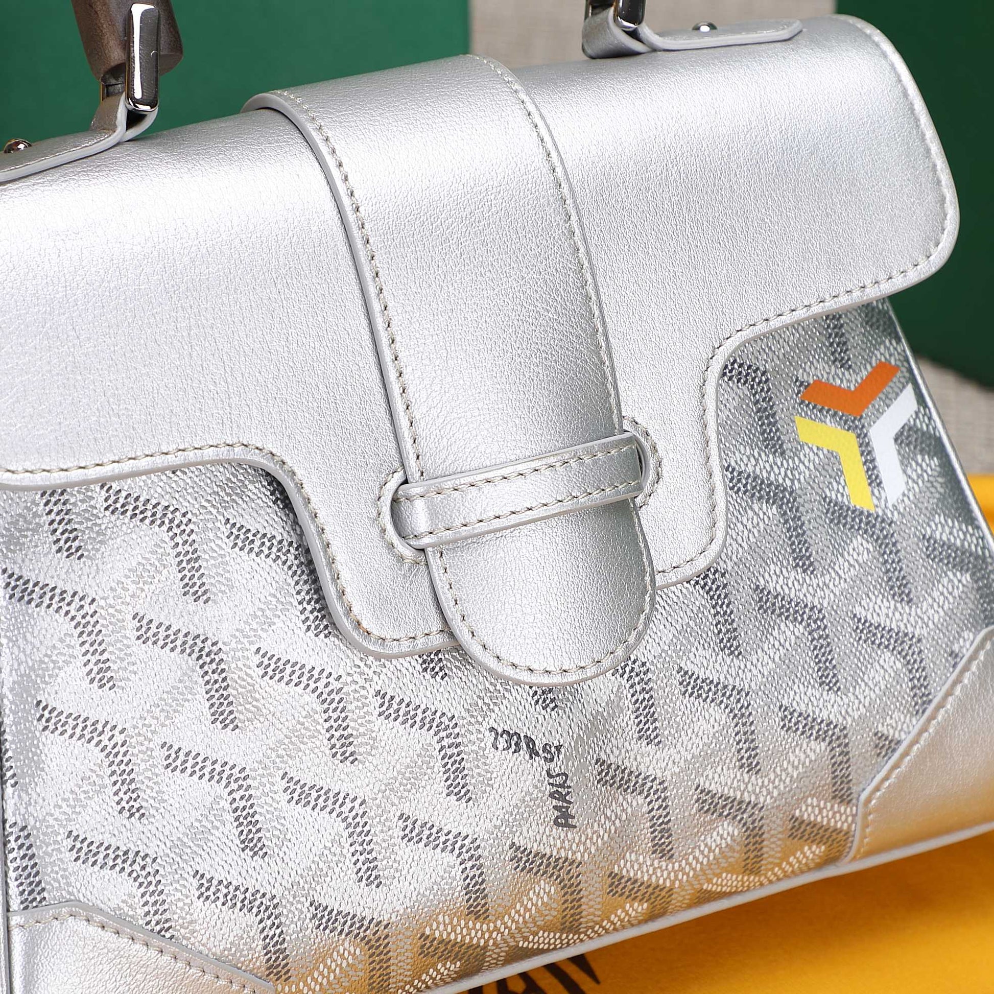 Gogy Luxury Style White Chevron Leather Shoulder Bag with Wooden Handle