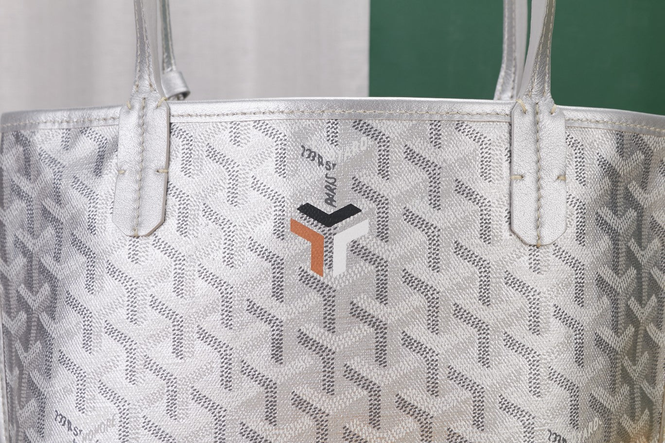 Gogy Classic Silver Geometric Chevron Print Shoulder Tote Bag with Pouch