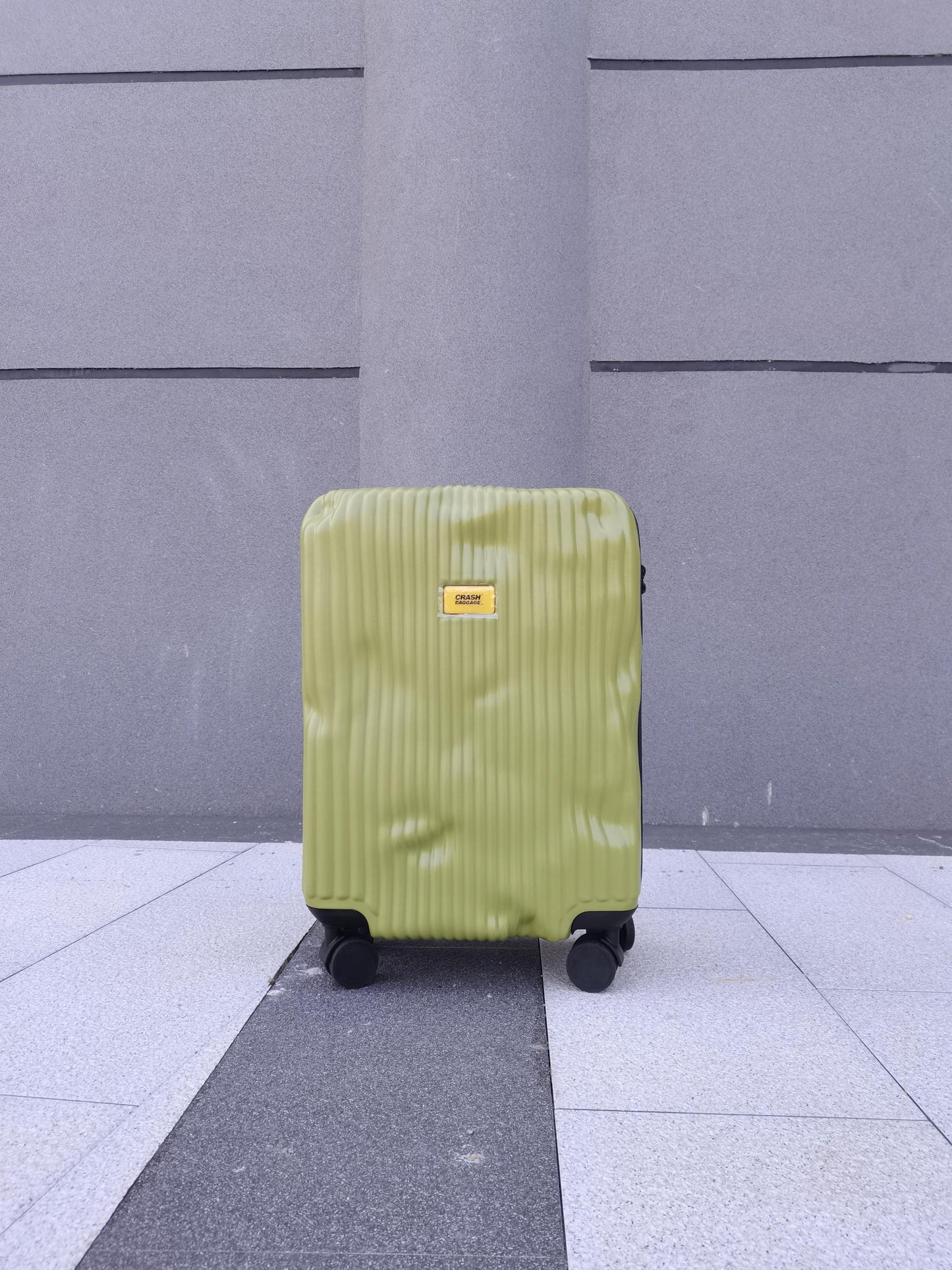 Vibrant Textured Spinner Luggage Hardshell Travel Trolley Bag
