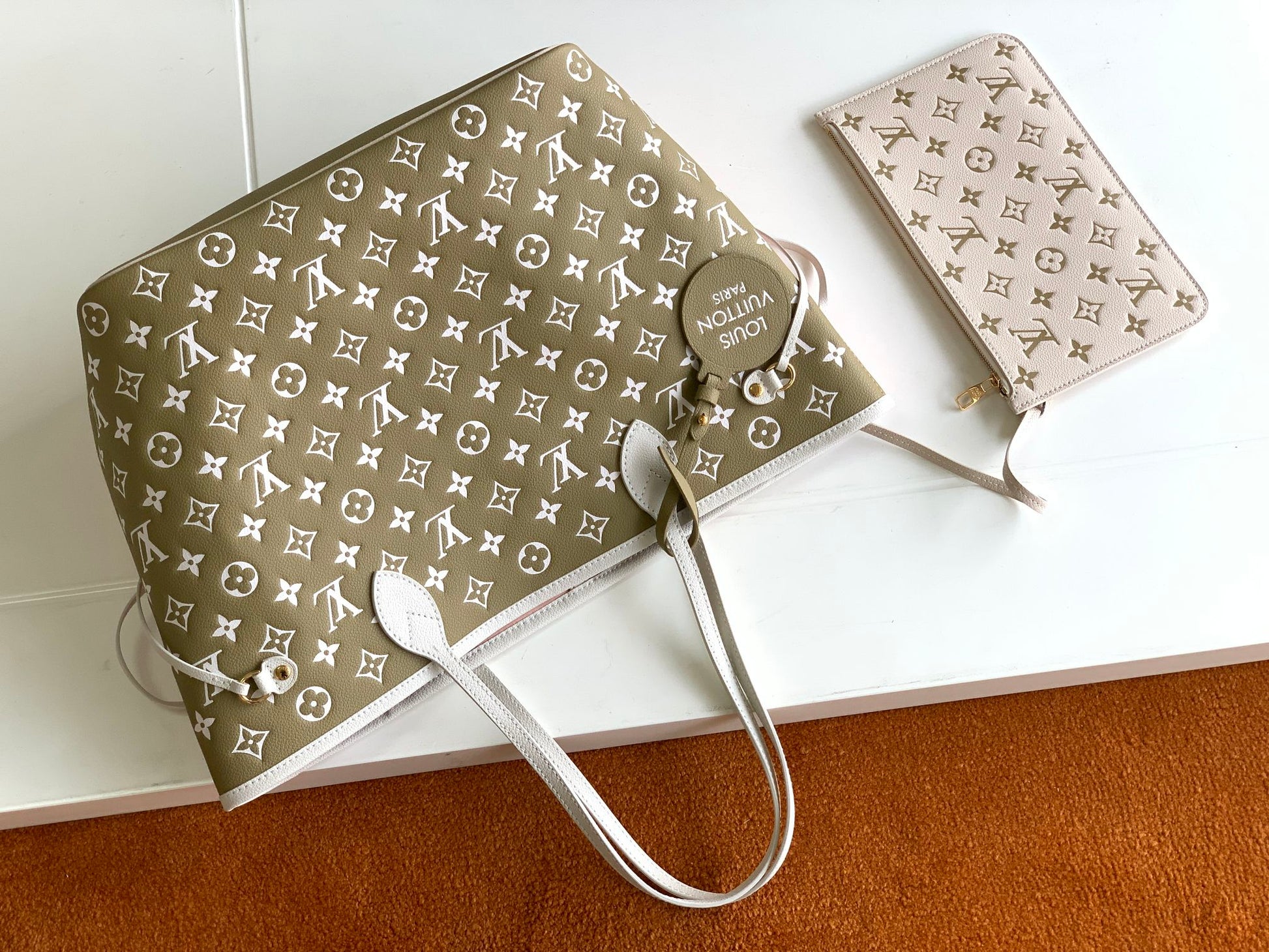 Louis Vuitton Neverfull MM Monogram Canvas Tote Bag - Khaki/Beige