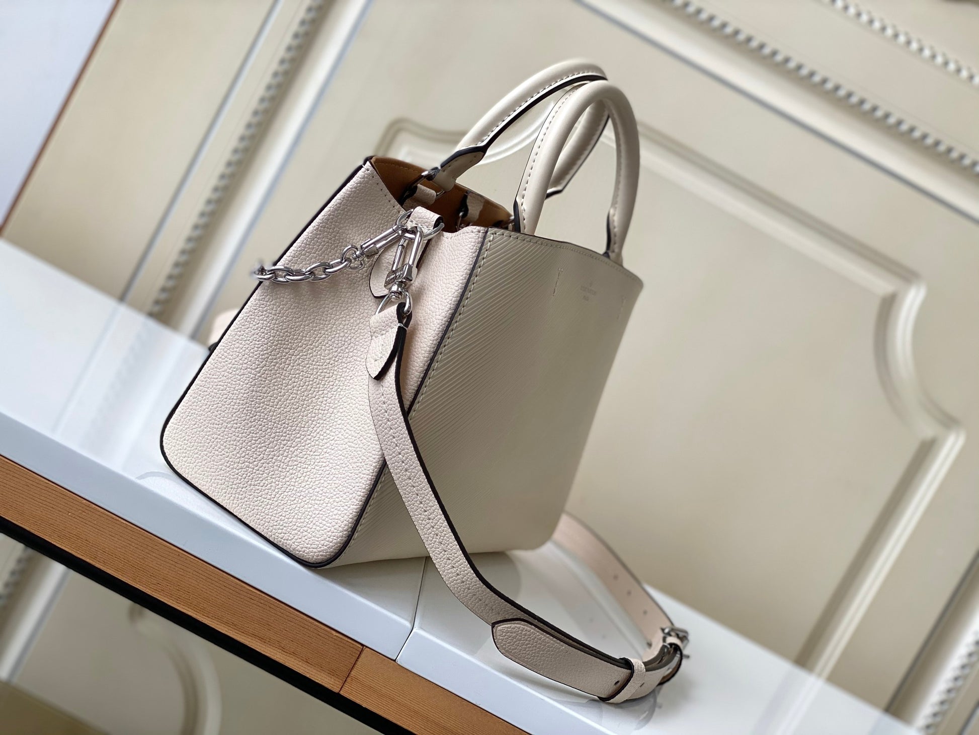 Louis Vuitton Elegant Cream Leather Handbag with Front Pocket and Chain Detail
