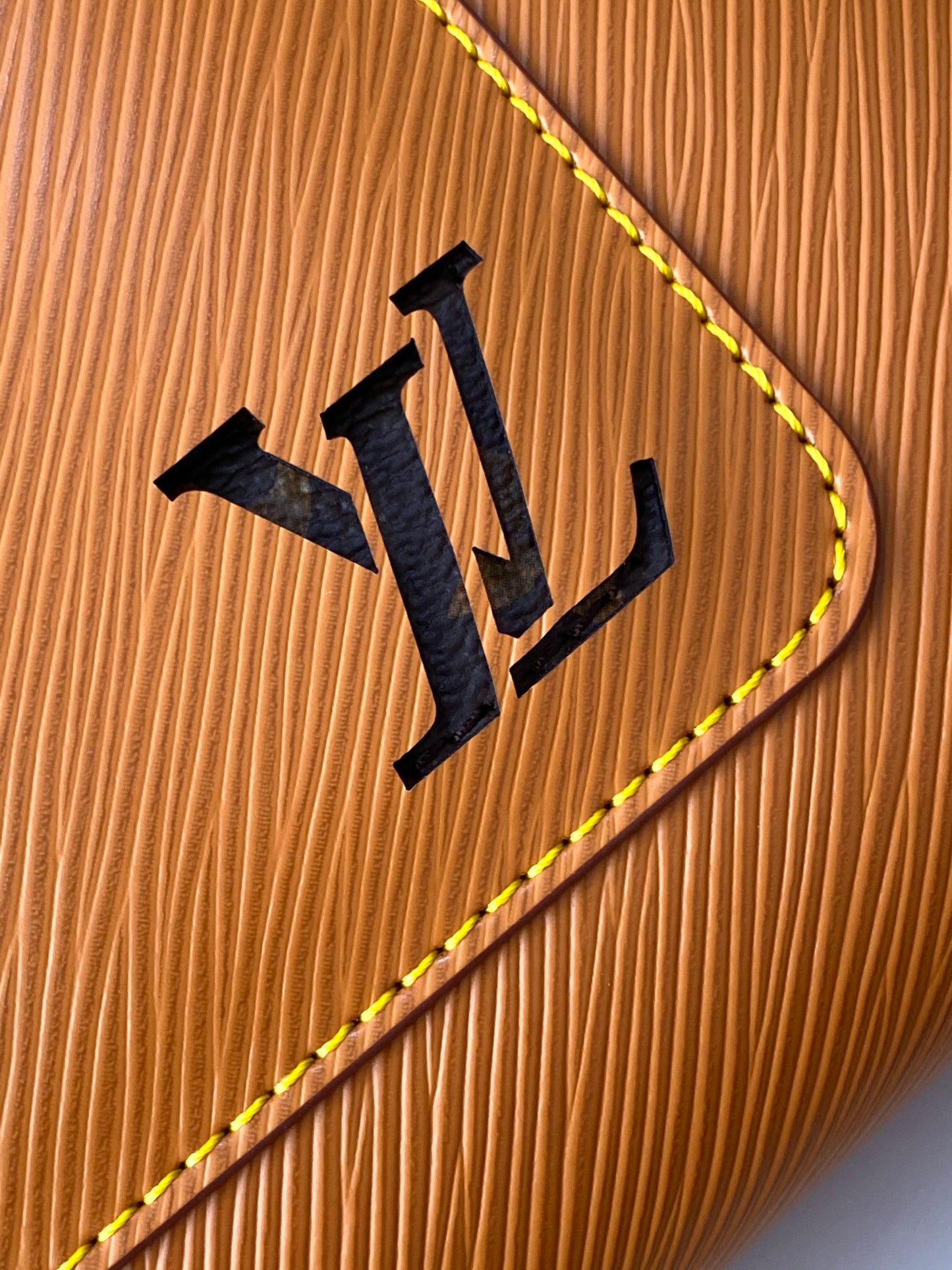 Louis Vuitton Camel Textured Leather Tote Handbag with Detachable Crossbody Strap
