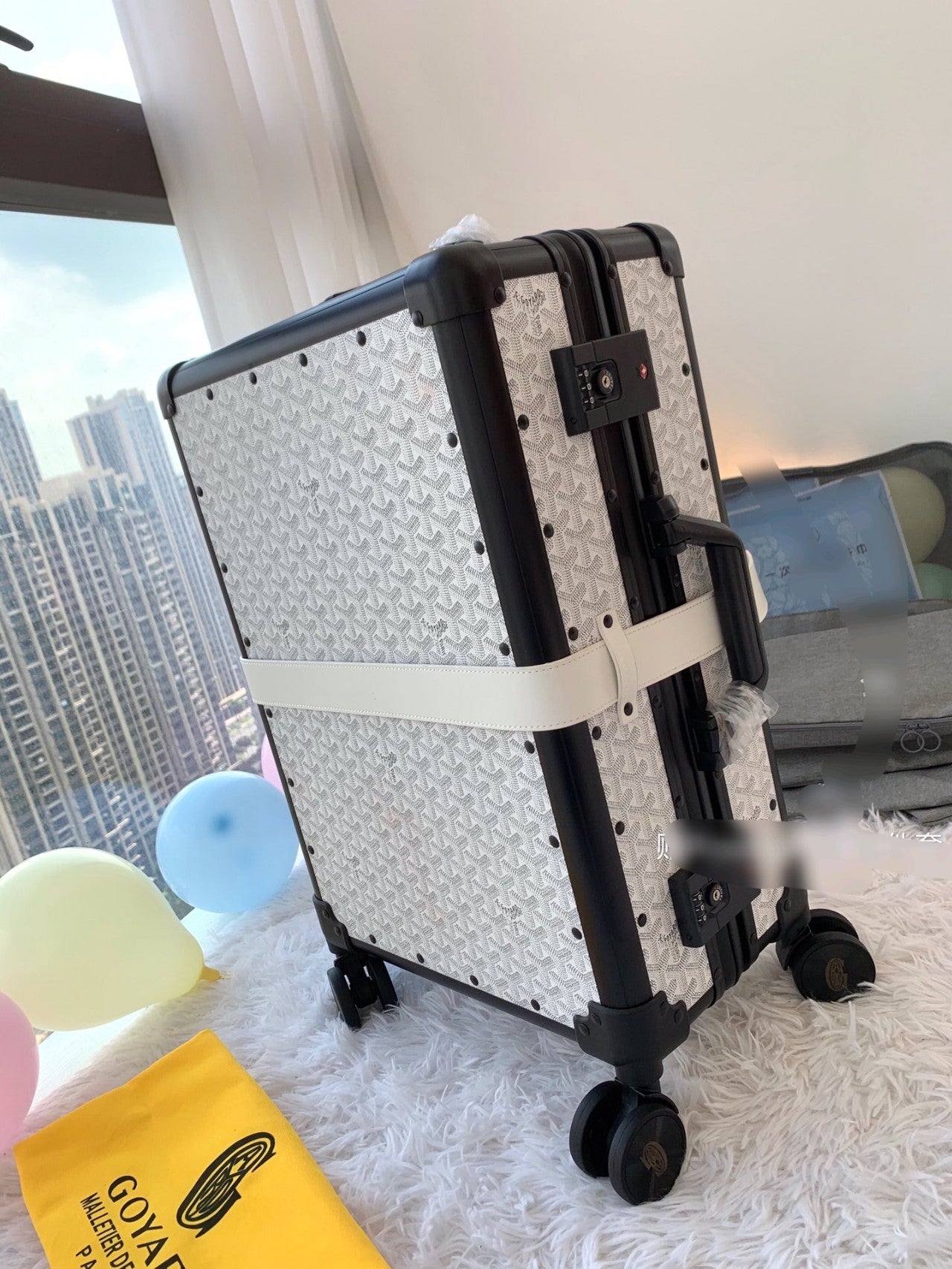 Vintage Monogram Pattern Hardside Spinner Luggage with Black Trim