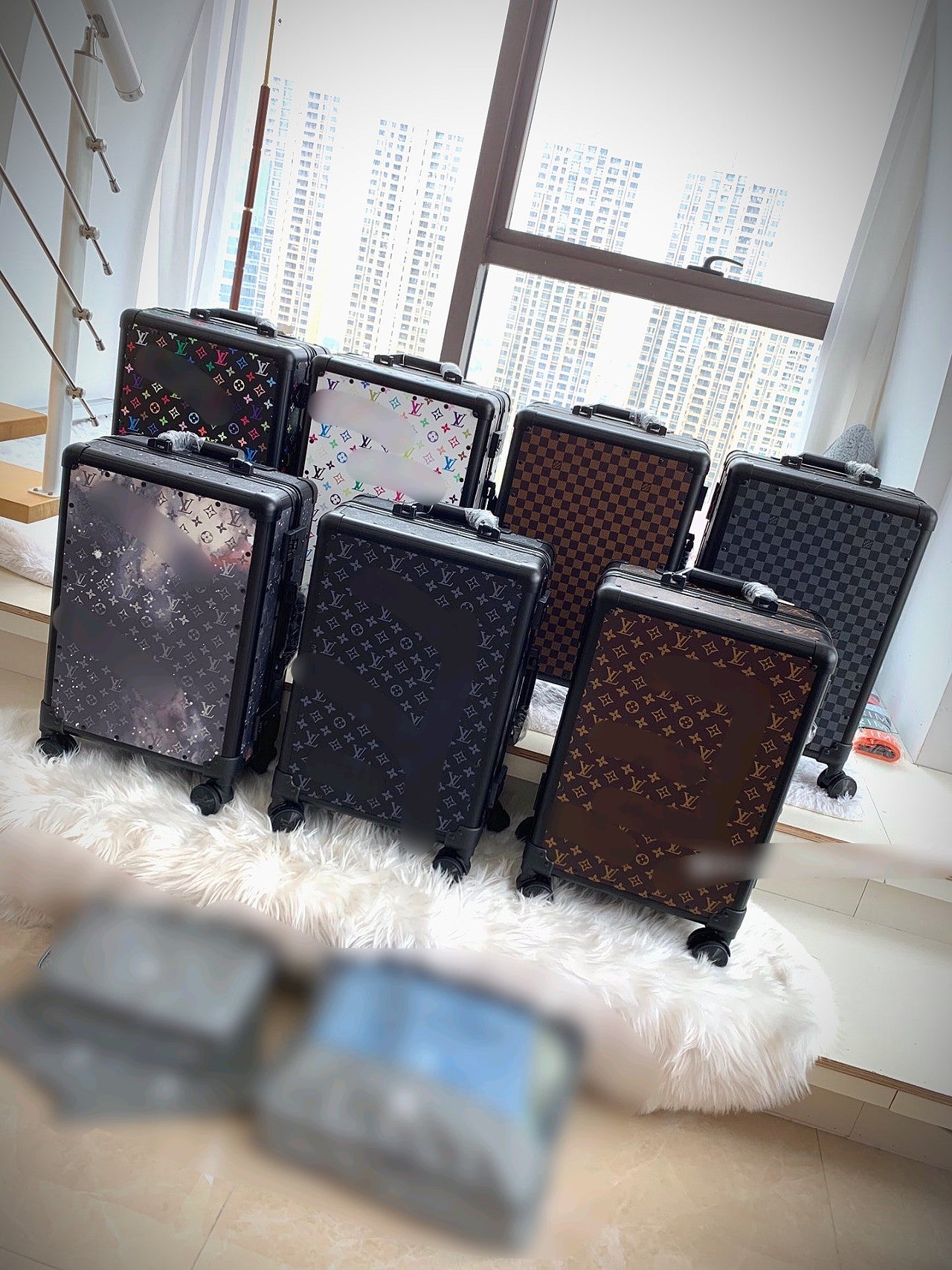 Premium Hardside Spinner Luggage Set with Modern Patterns