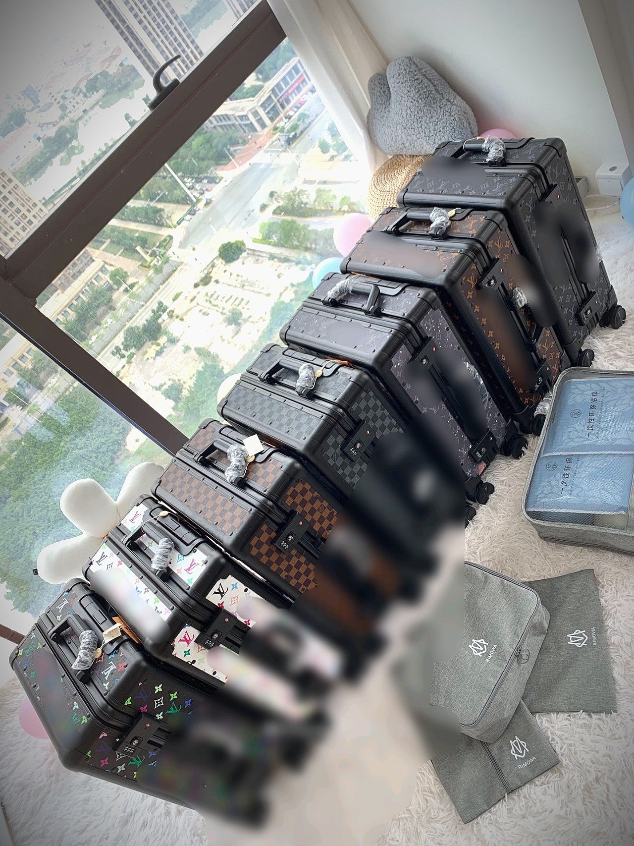 Premium Hardside Spinner Luggage Set with Modern Patterns