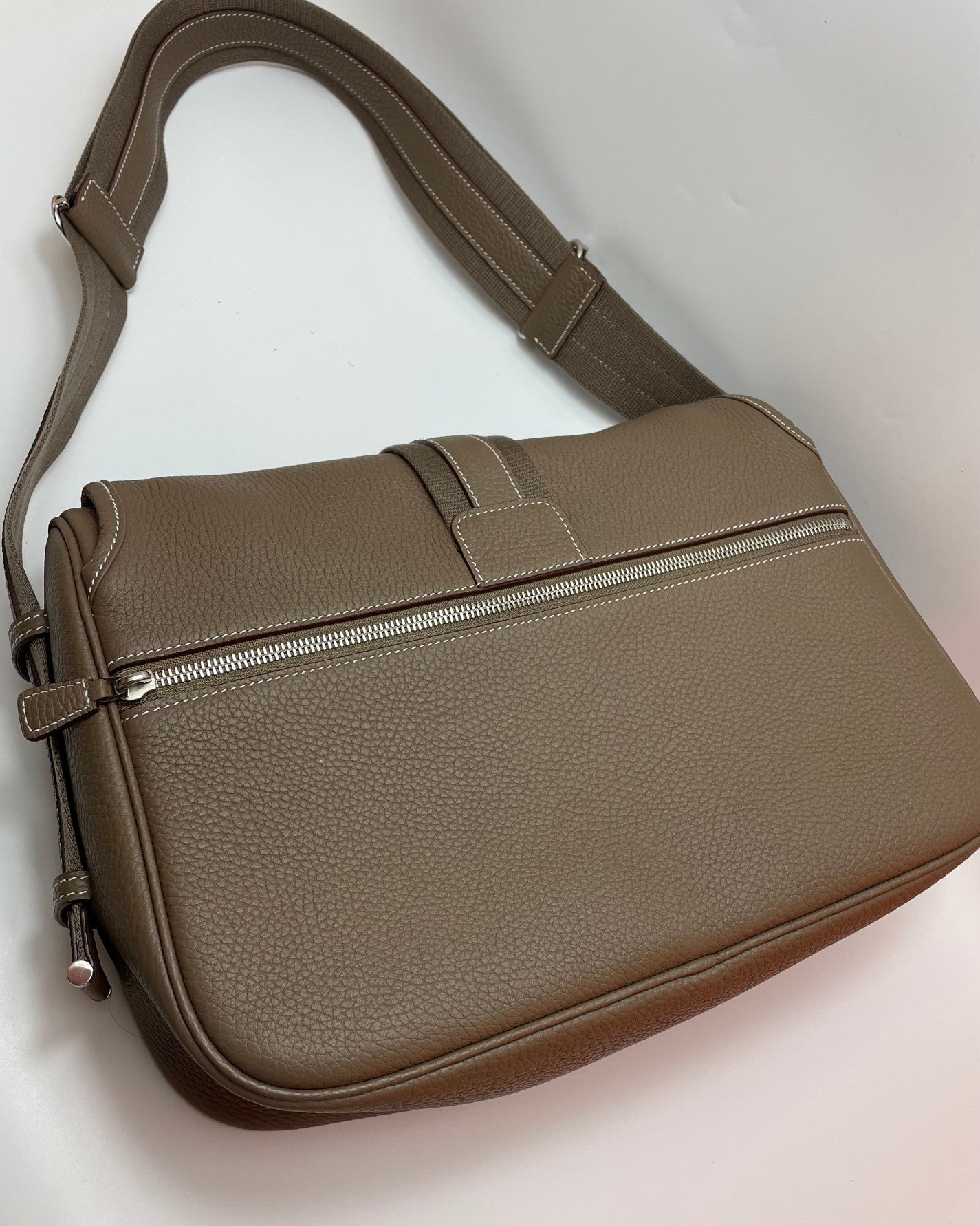 Hermès Jypsiere 28 Shoulder Bag - Taupe Clemence Leather with Palladium Hardware