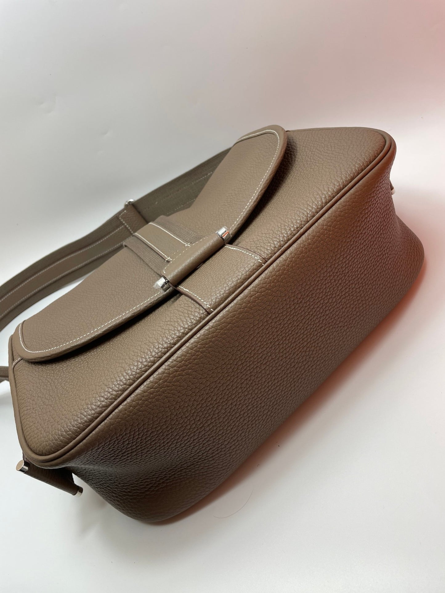Hermès Jypsiere 28 Shoulder Bag - Taupe Clemence Leather with Palladium Hardware