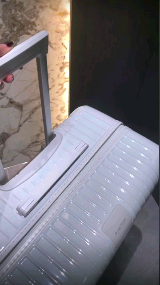 Modern Ribbed Hardshell Carry-On Suitcase with Telescoping Handle