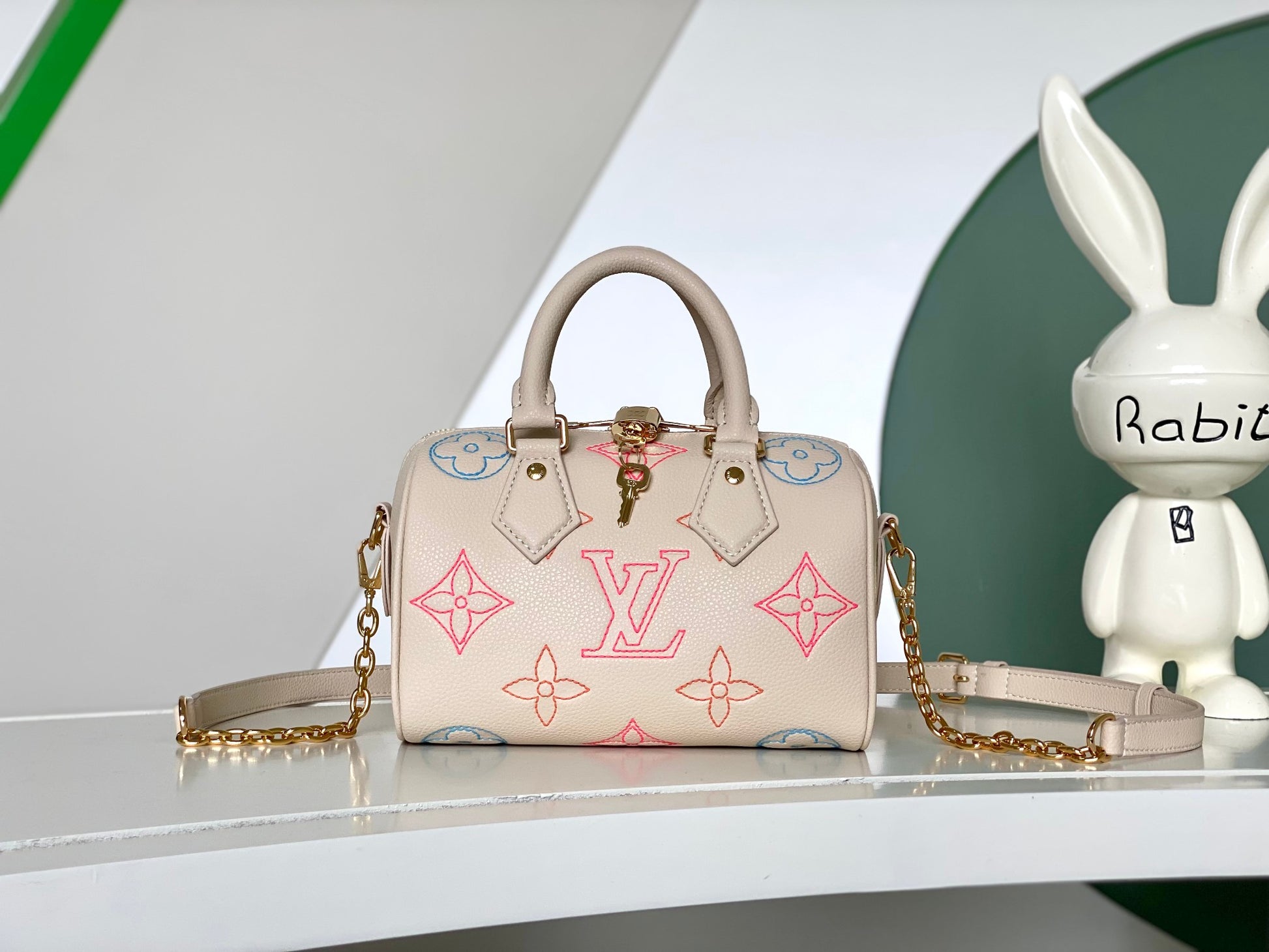 Louis Vuitton Elegant Pastel Pink Leather Monogram Handbag with Chain Strap