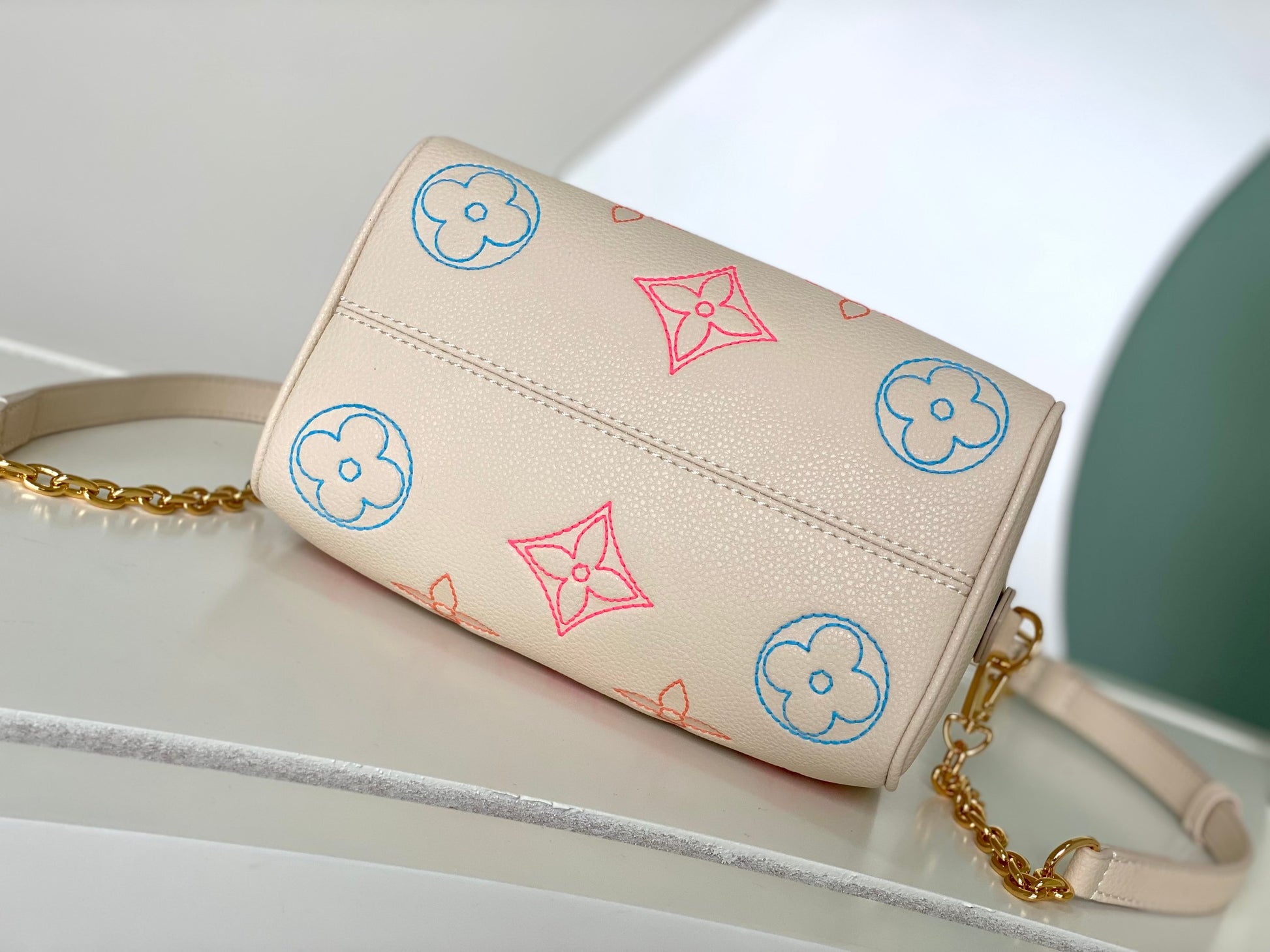 Louis Vuitton Elegant Pastel Pink Leather Monogram Handbag with Chain Strap