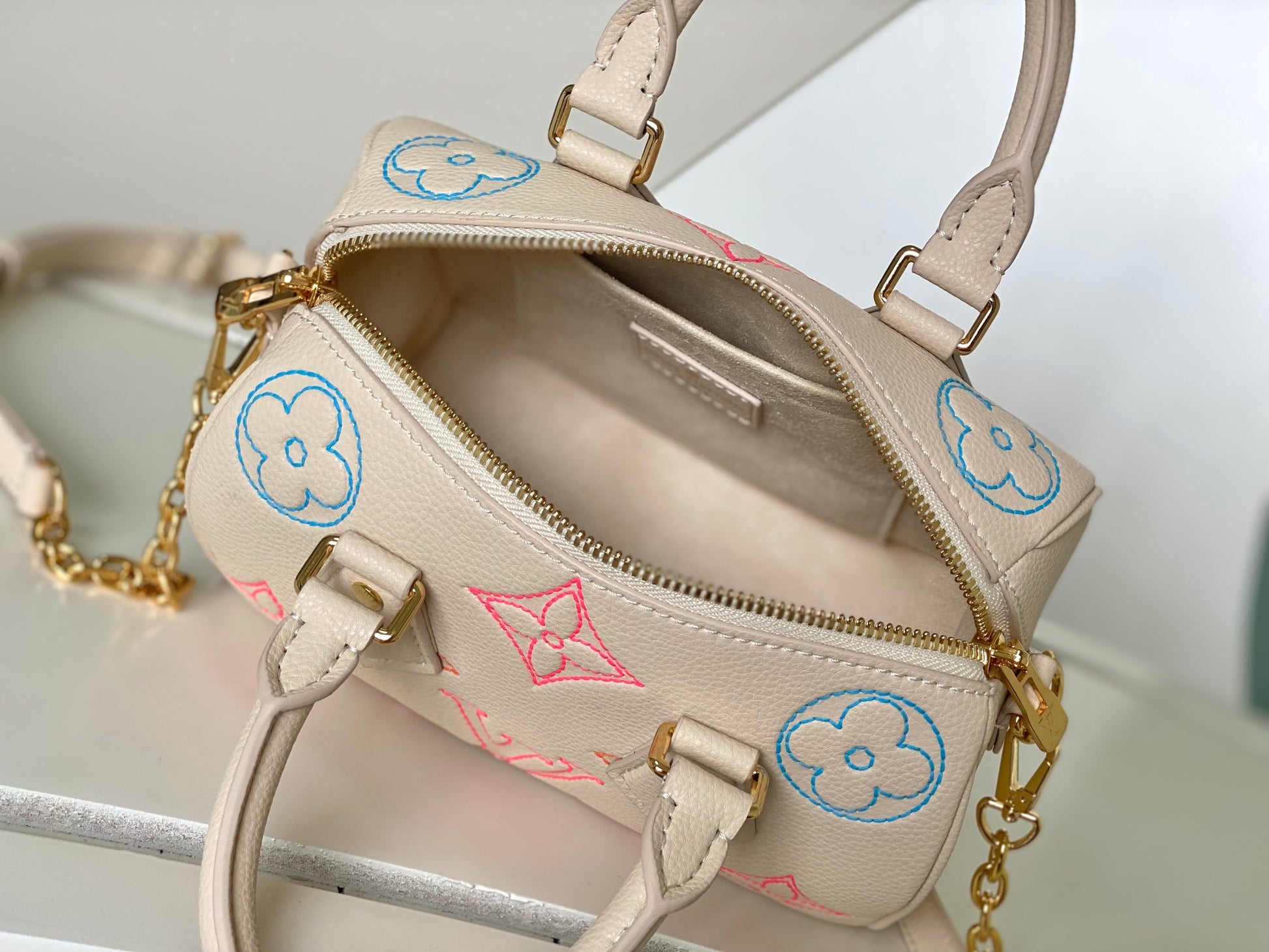 Louis Vuitton Elegant Pastel Pink Leather Monogram Handbag with Chain Strap