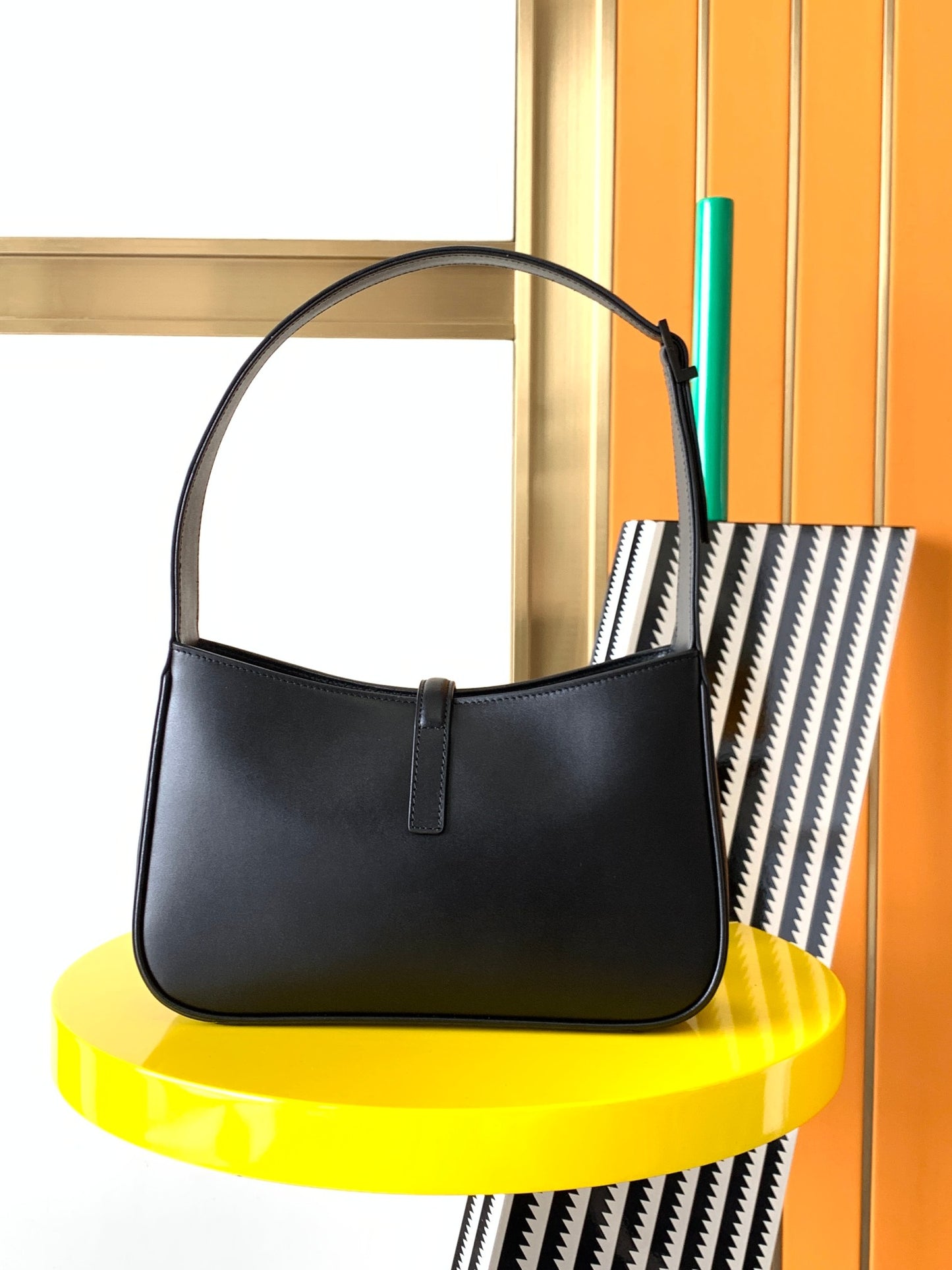Saint Laurent Le 5 à 7 Leather Hobo Bag - Black