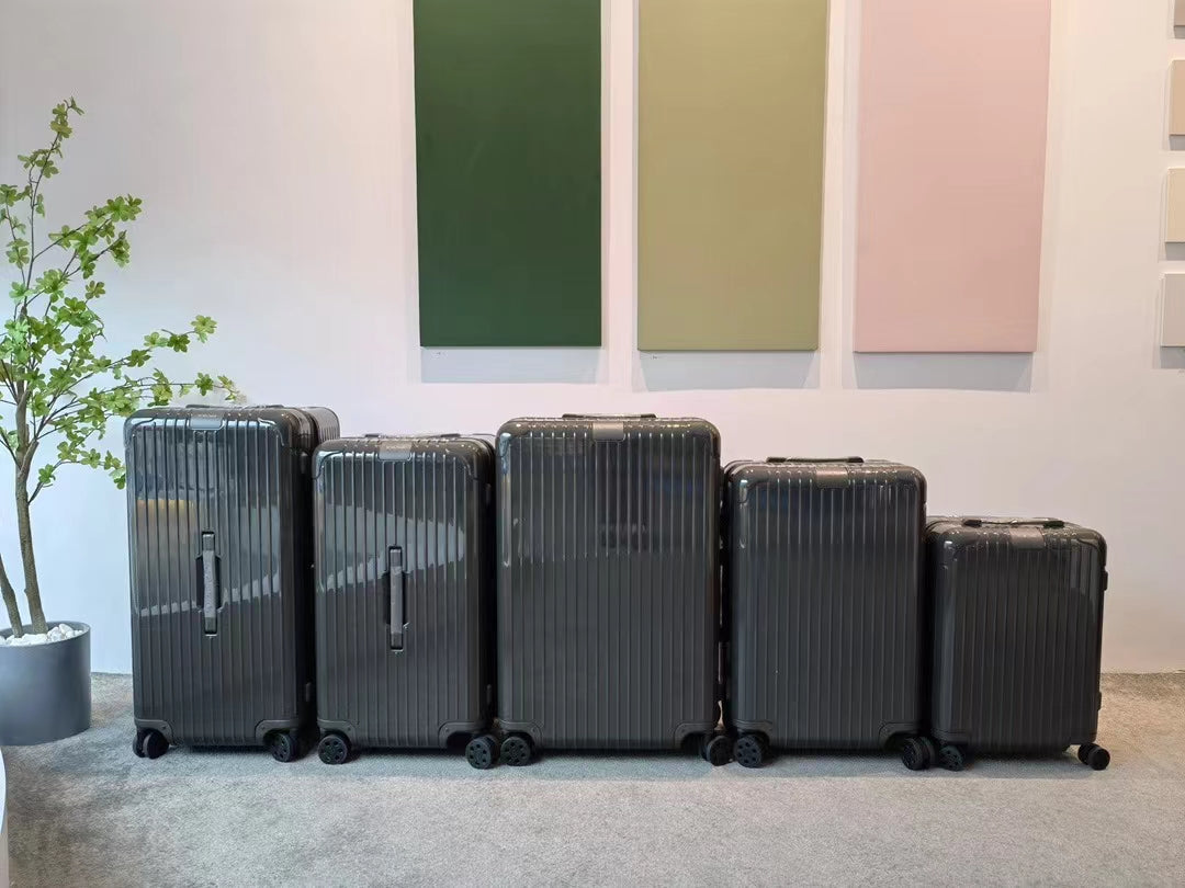 Modern Grey Ribbed Hardshell Spinner Suitcase Set for Travel