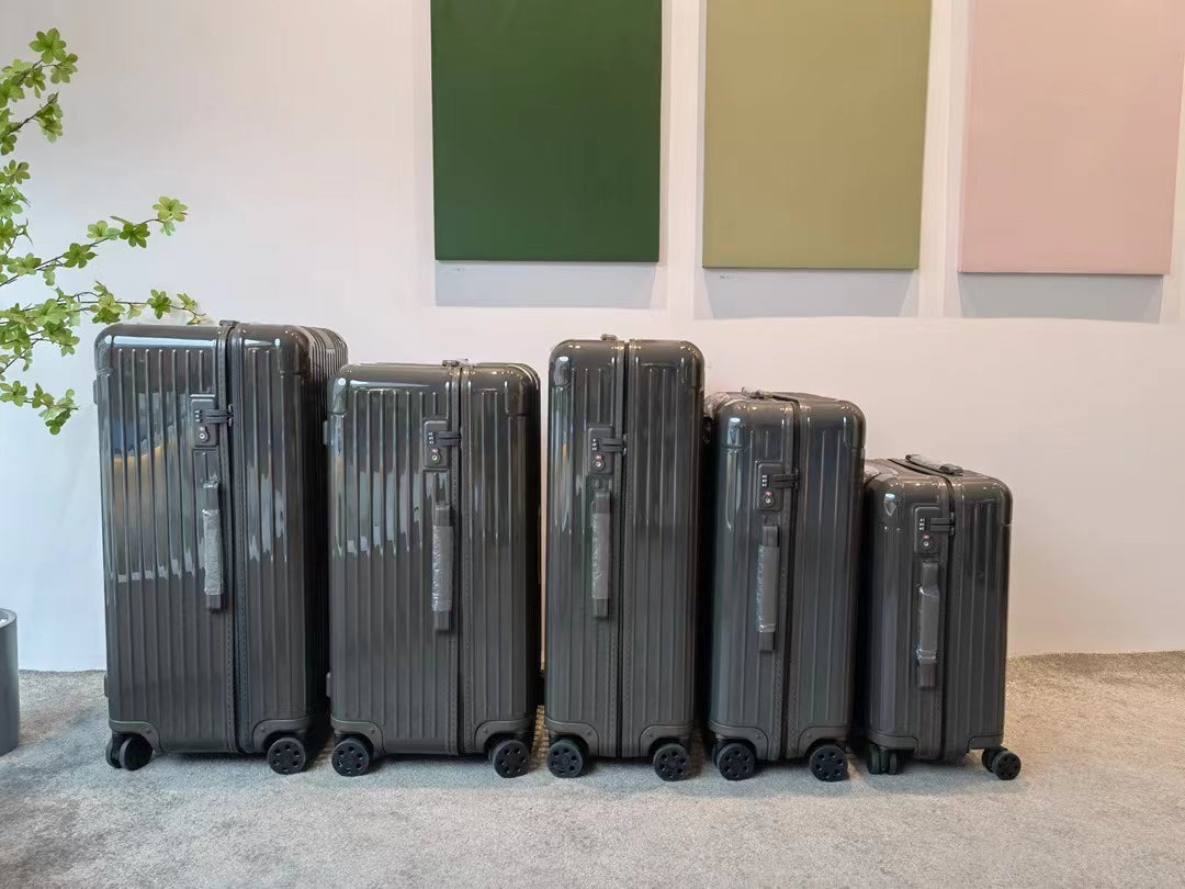 Modern Grey Ribbed Hardshell Spinner Suitcase Set for Travel