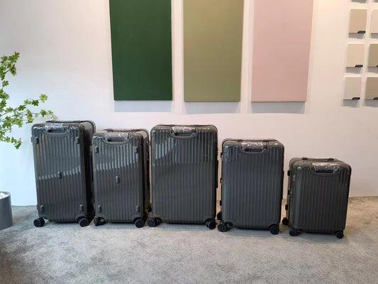 Modern Grey Ribbed Hardshell Spinner Suitcase Set for Travel