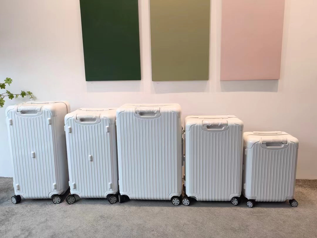 5-Piece Modern White Ribbed Hardshell Spinner Luggage Set
