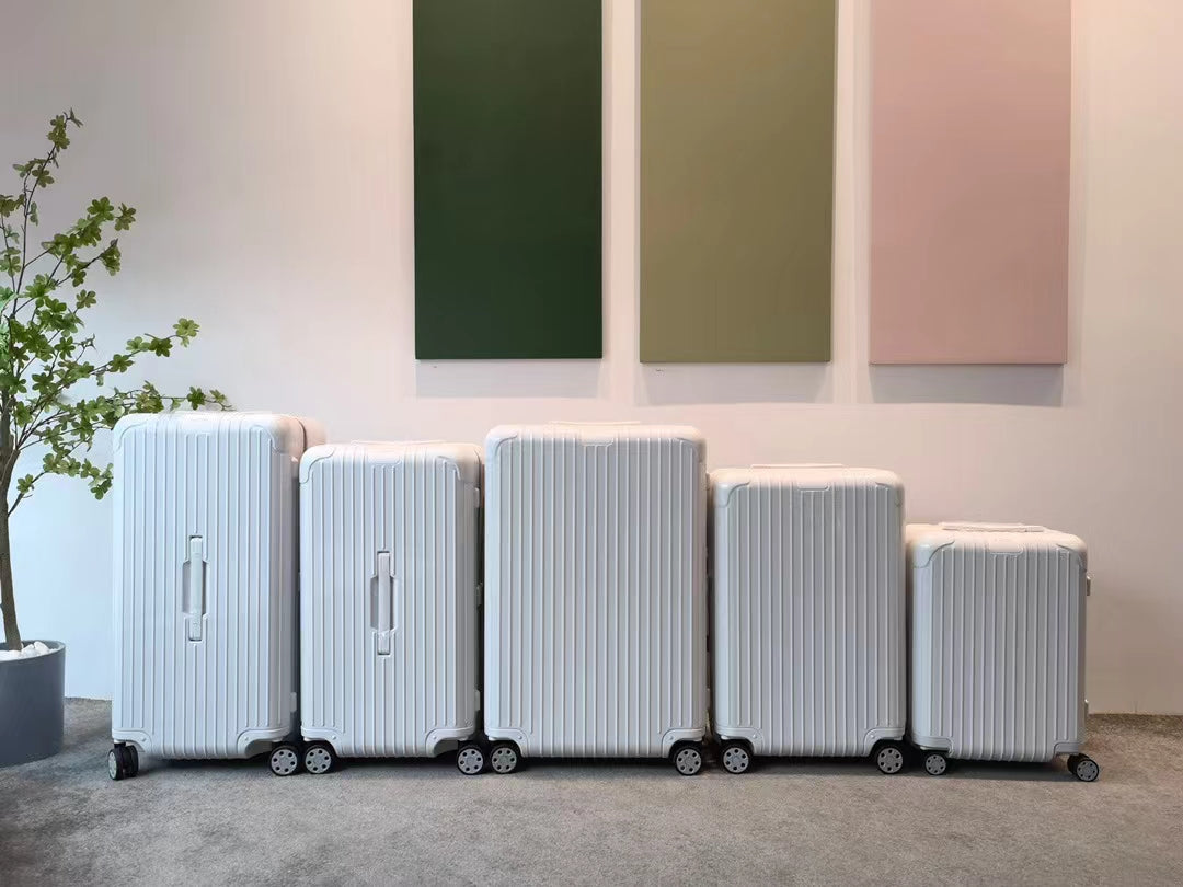 5-Piece Modern White Ribbed Hardshell Spinner Luggage Set