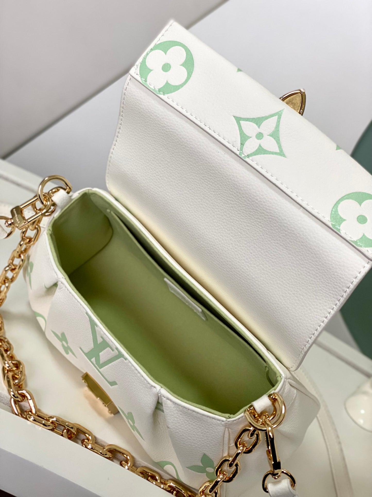 Louis Vuitton White Monogram Pattern Leather Shoulder Bag with Gold Chain Strap