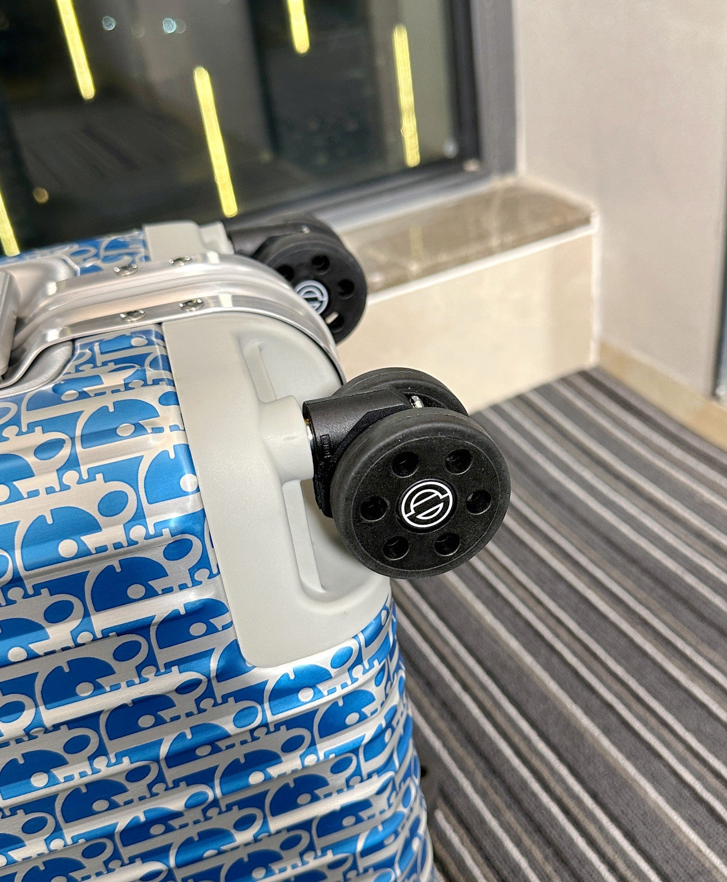 Monogram Pattern Hardside Spinner Suitcase Travel Luggage