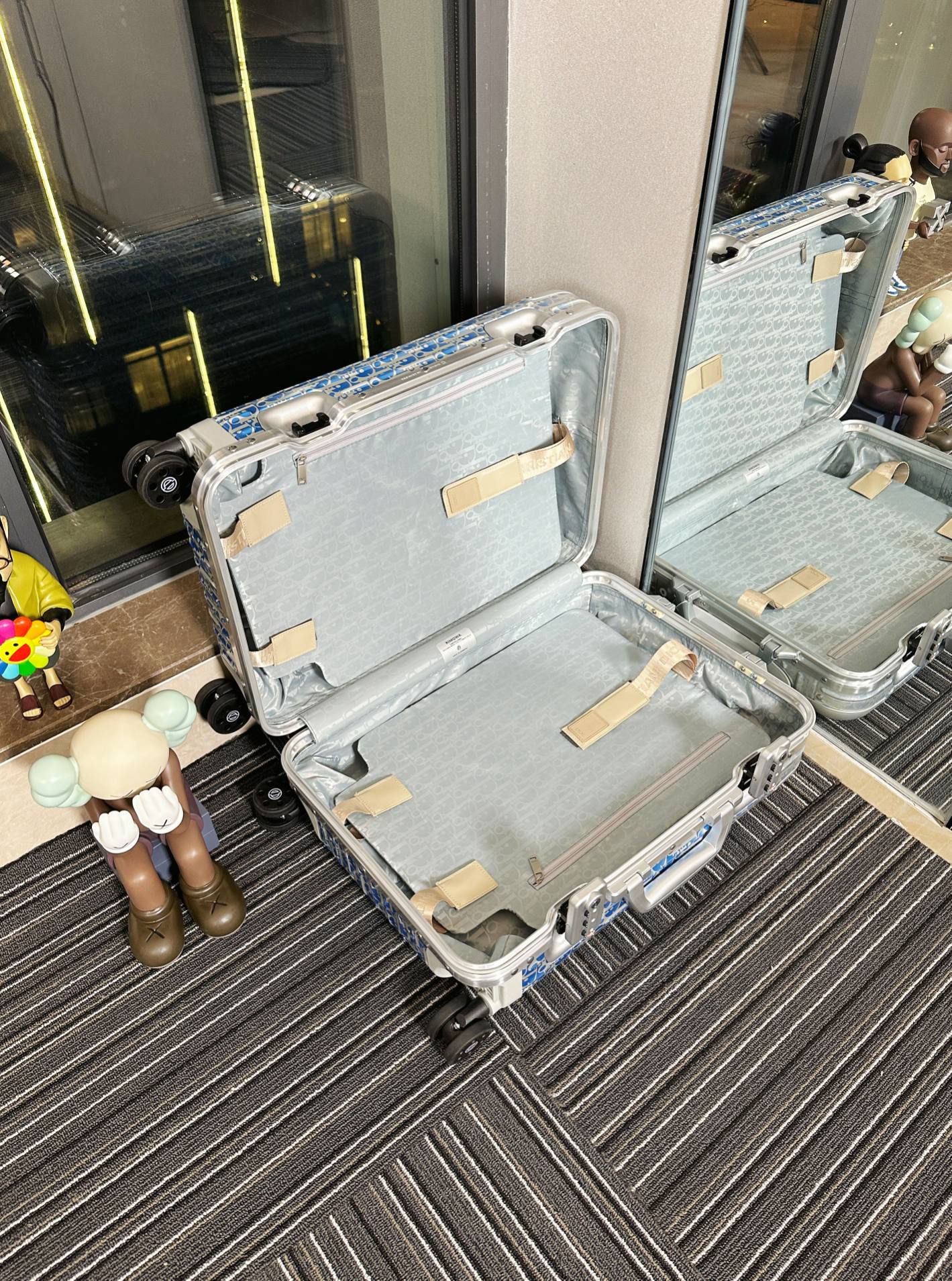 Monogram Pattern Hardside Spinner Suitcase Travel Luggage