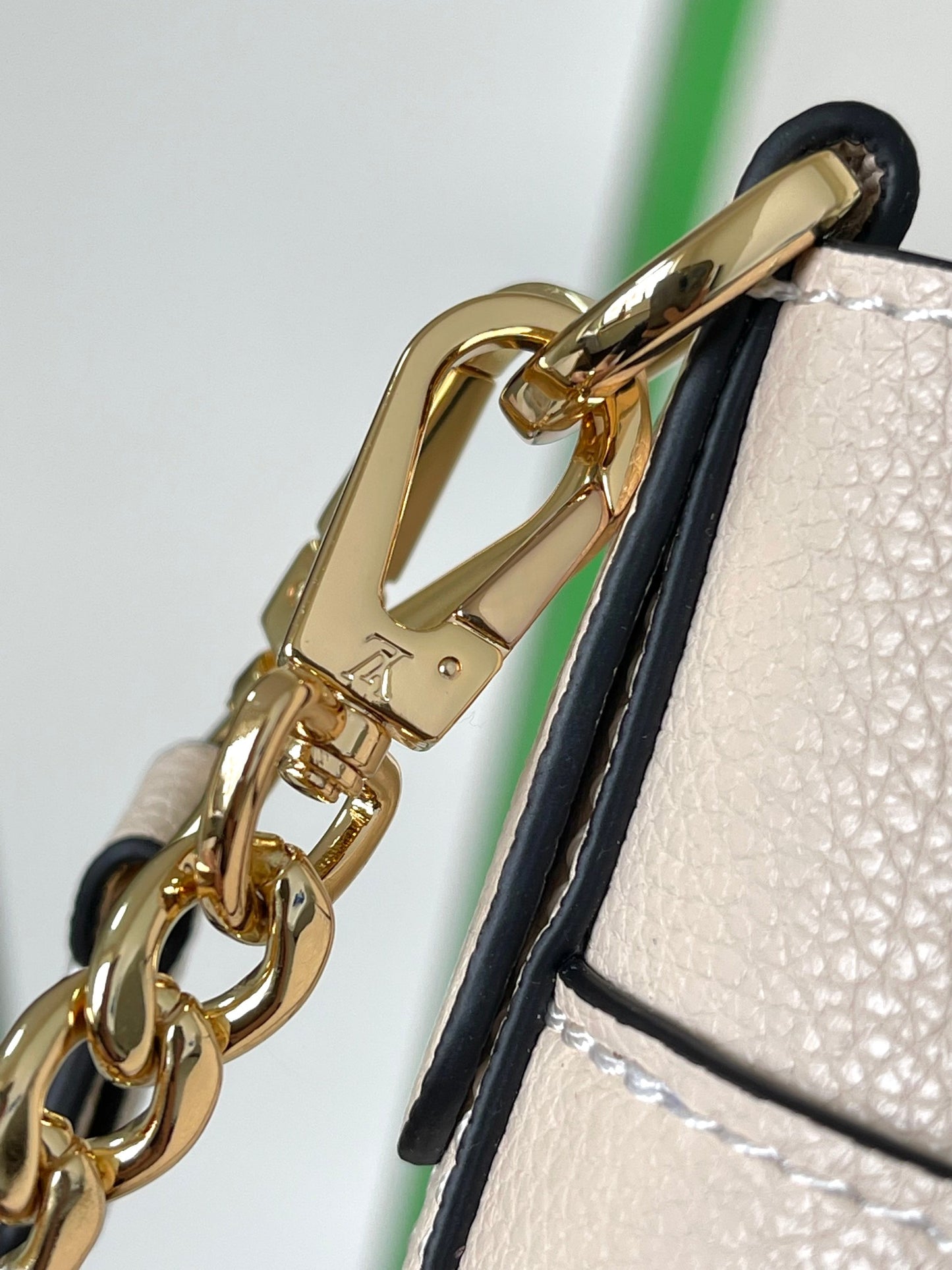 Louis Vuitton Cream Leather Bucket Shoulder Bag with Gold Chain Strap