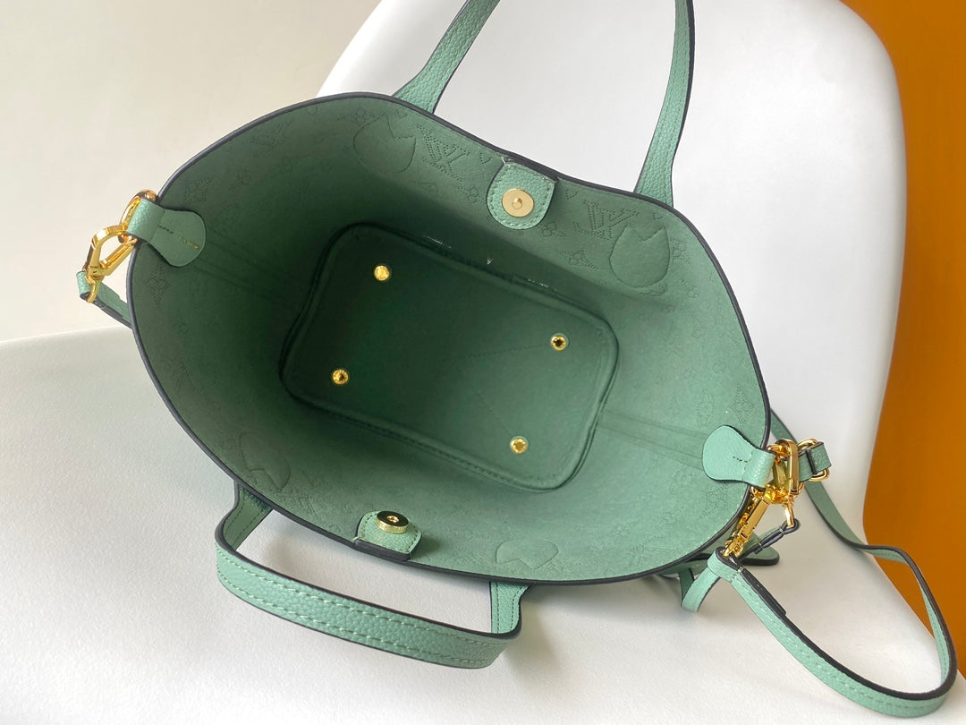 Louis Vuitton Hina PM Mahina Leather Handbag - Vert Lagon