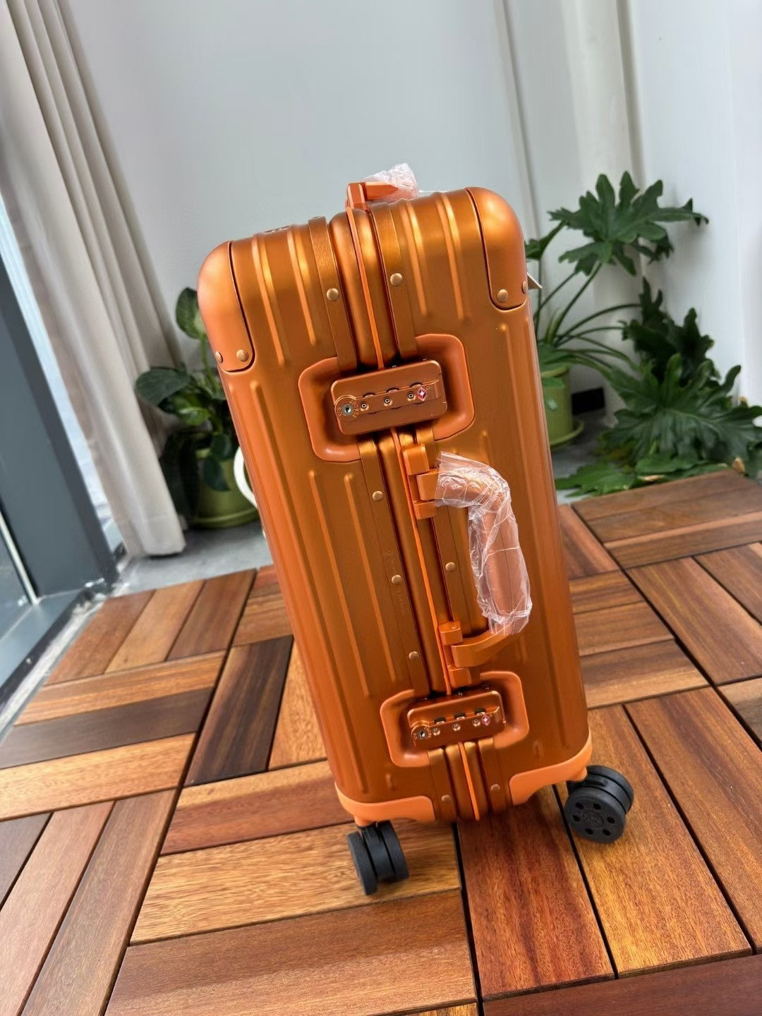 Orange Grooved Hard Shell Spinner Suitcase Travel Luggage