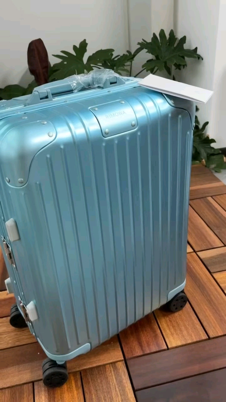 Metallic Light Blue Hardside Spinner Suitcase Travel Luggage