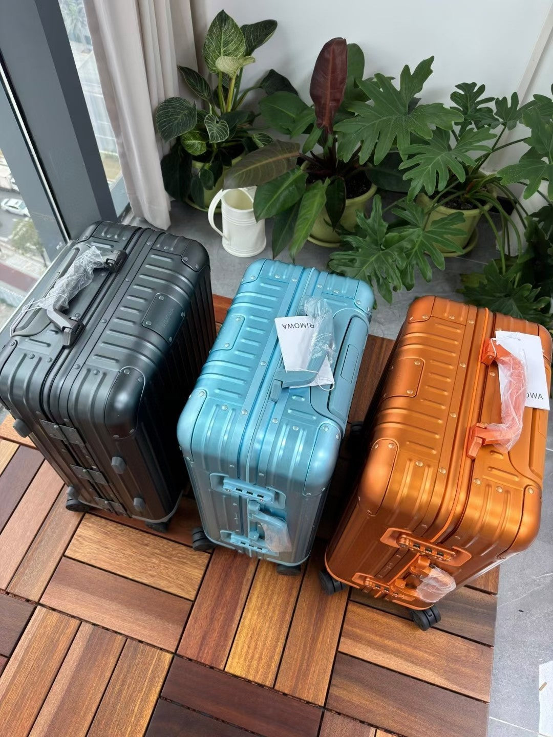 Premium Metallic Hard Shell Spinner Luggage Travel Suitcase