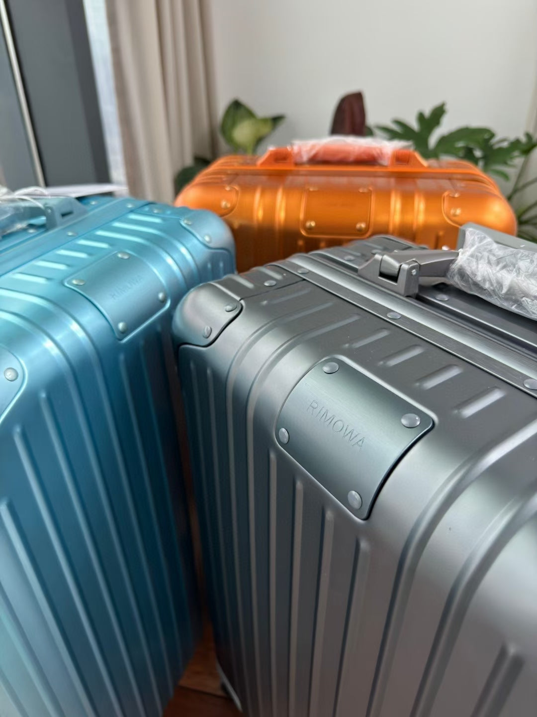 Premium Metallic Hard Shell Spinner Luggage Travel Suitcase