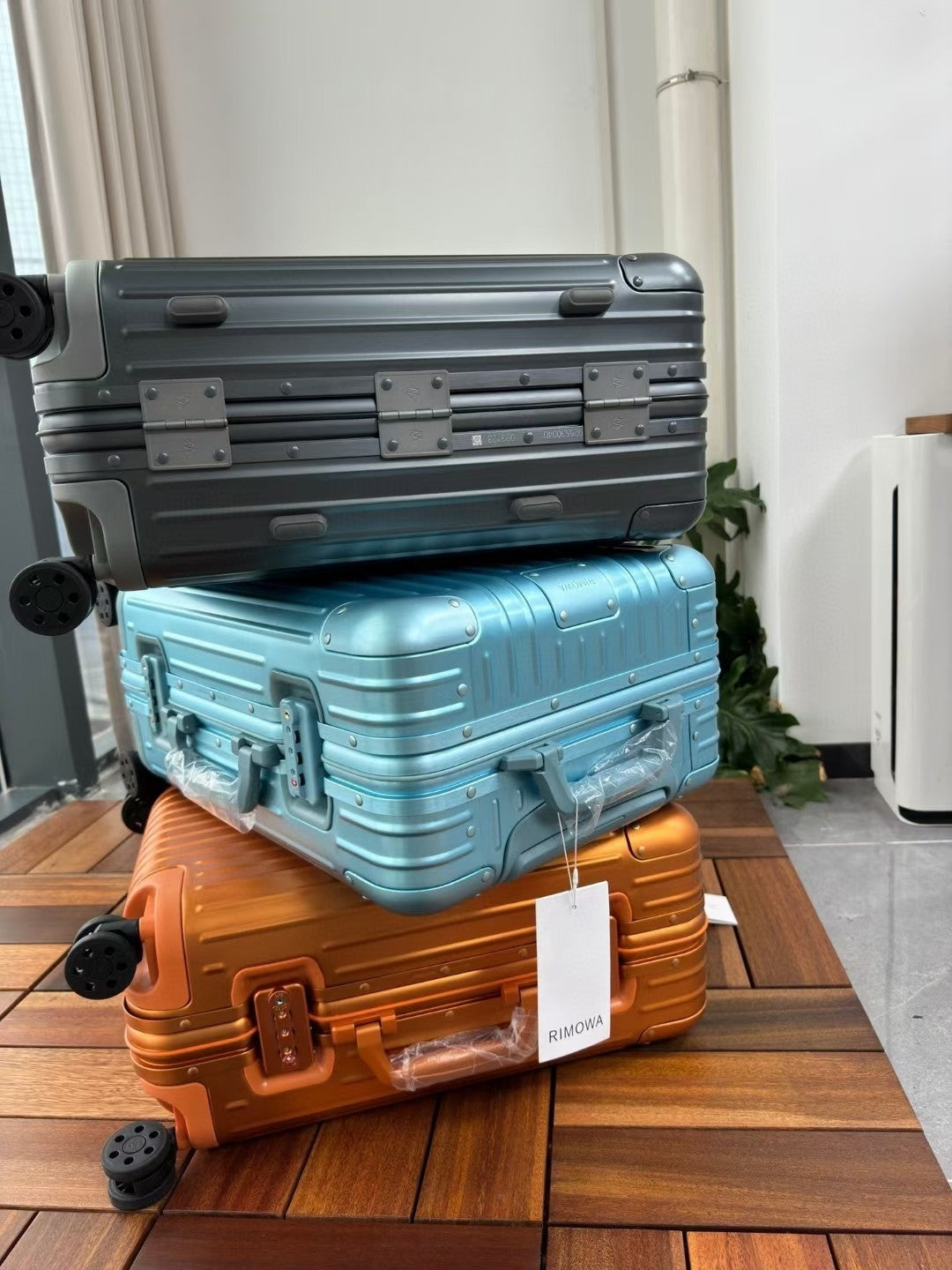 Premium Metallic Hard Shell Spinner Luggage Travel Suitcase