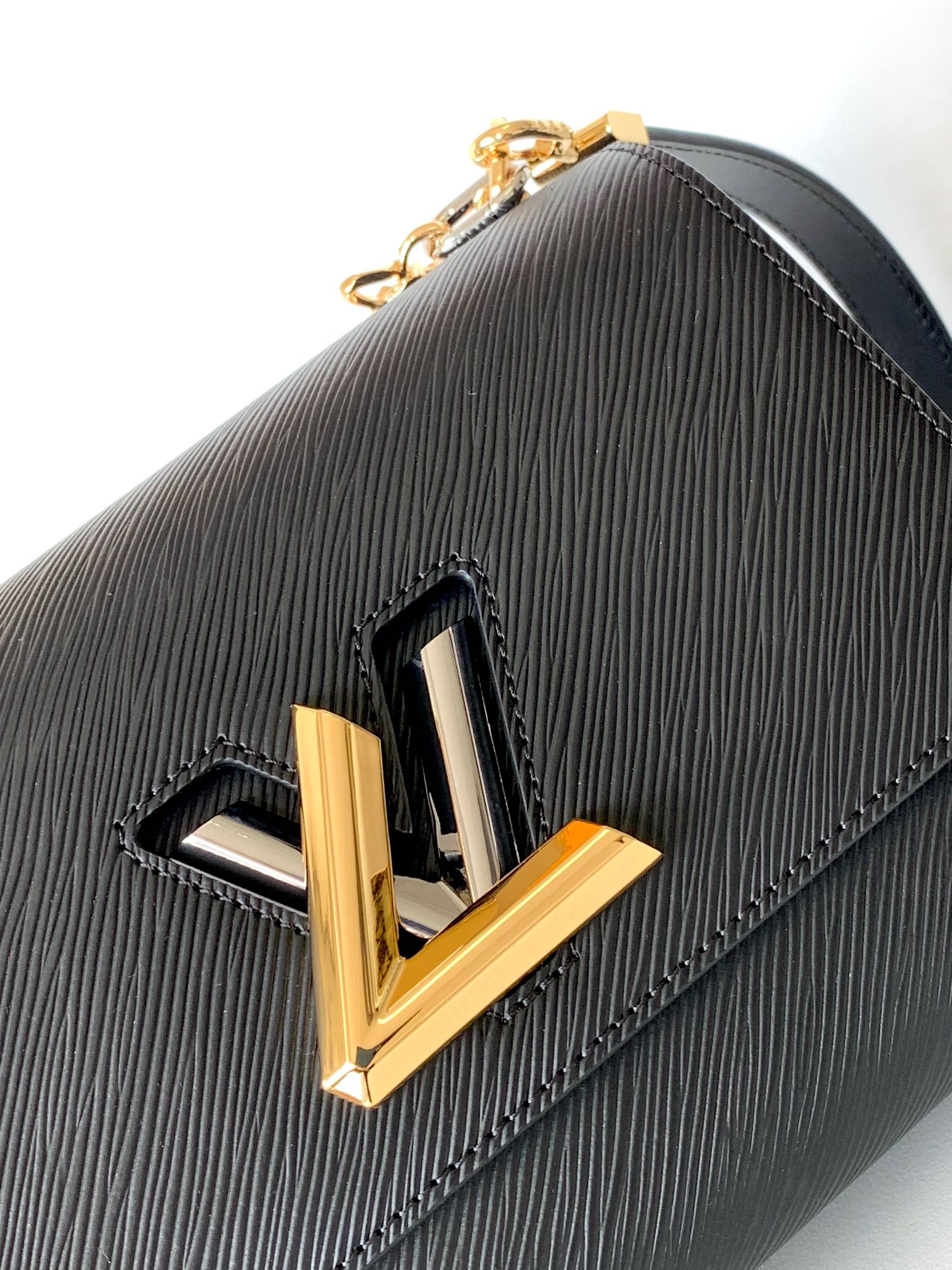 Louis Vuitton Luxury Black Leather Shoulder Bag with Two-Tone Metallic Clasp