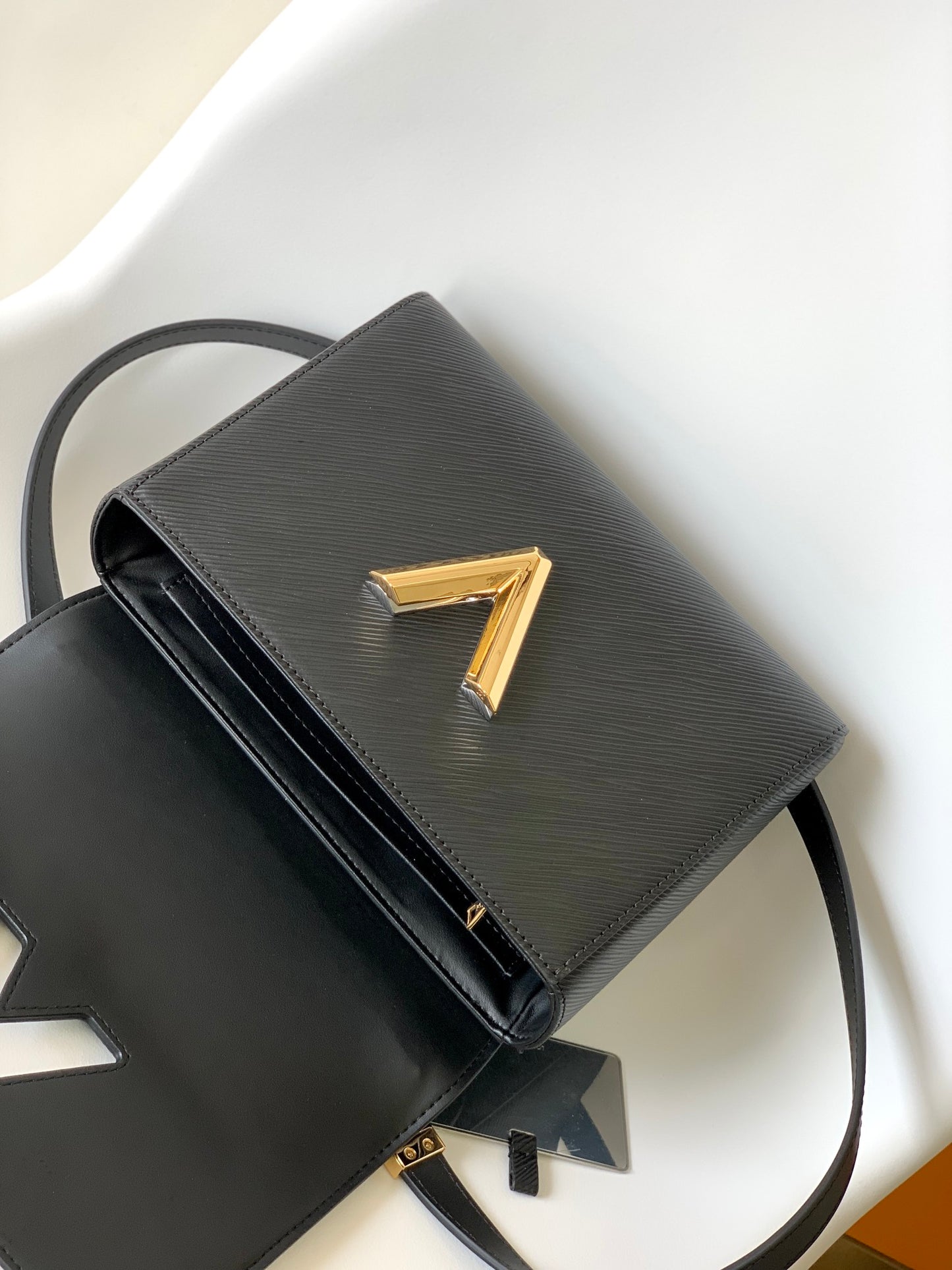 Louis Vuitton Luxury Black Leather Shoulder Bag with Two-Tone Metallic Clasp
