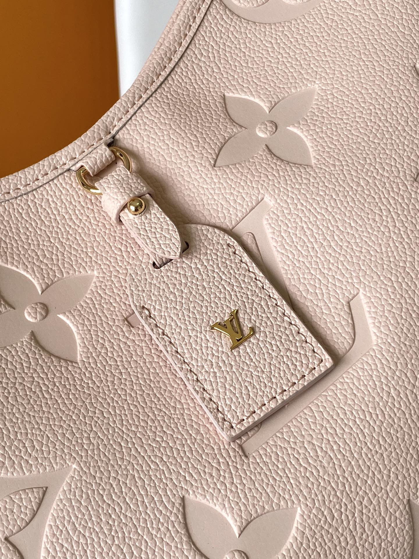 Louis Vuitton Minimalist Light Pink Leather Hobo Shoulder Bag for Women