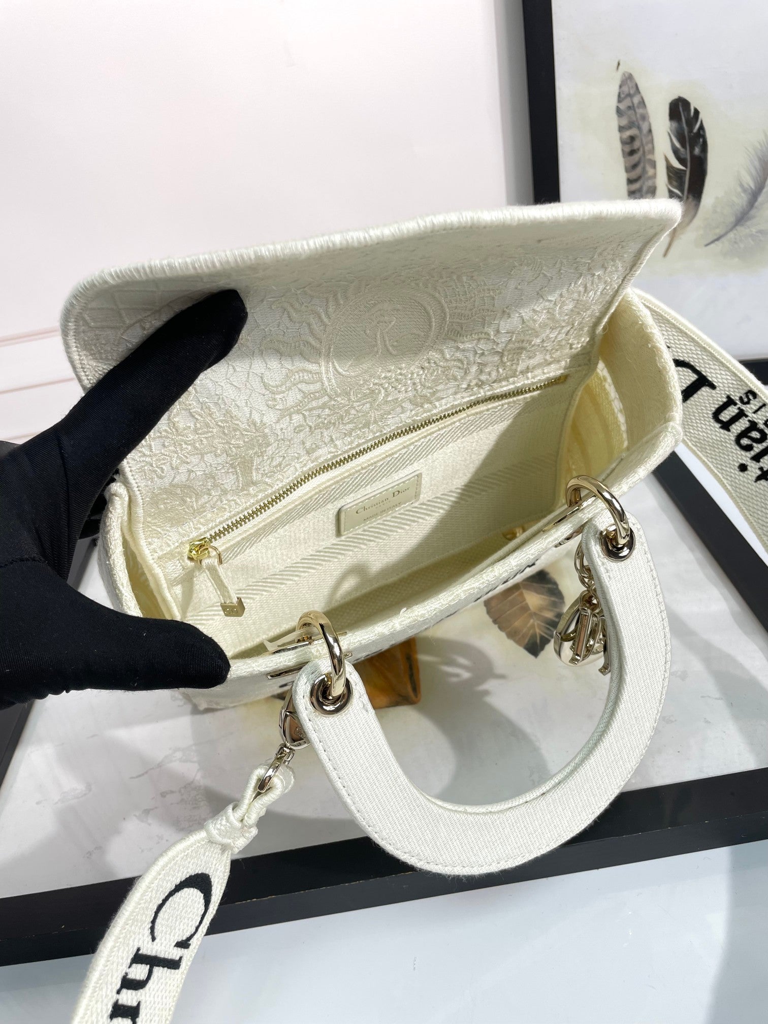 Dior Elegant White Embroidered Canvas Handbag with Top Handle and Strap
