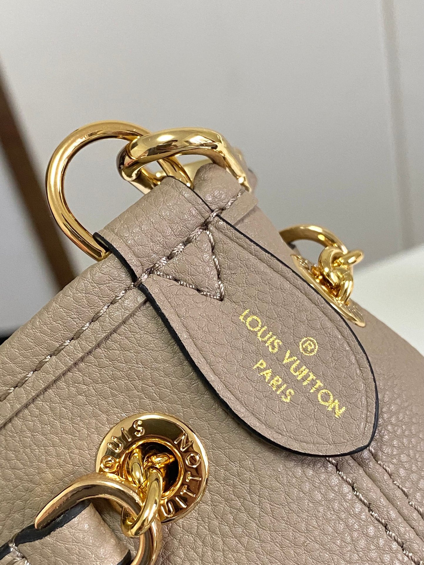 Louis Vuitton Elegant Monogram Leather Bucket Shoulder Bag in Taupe and Cream