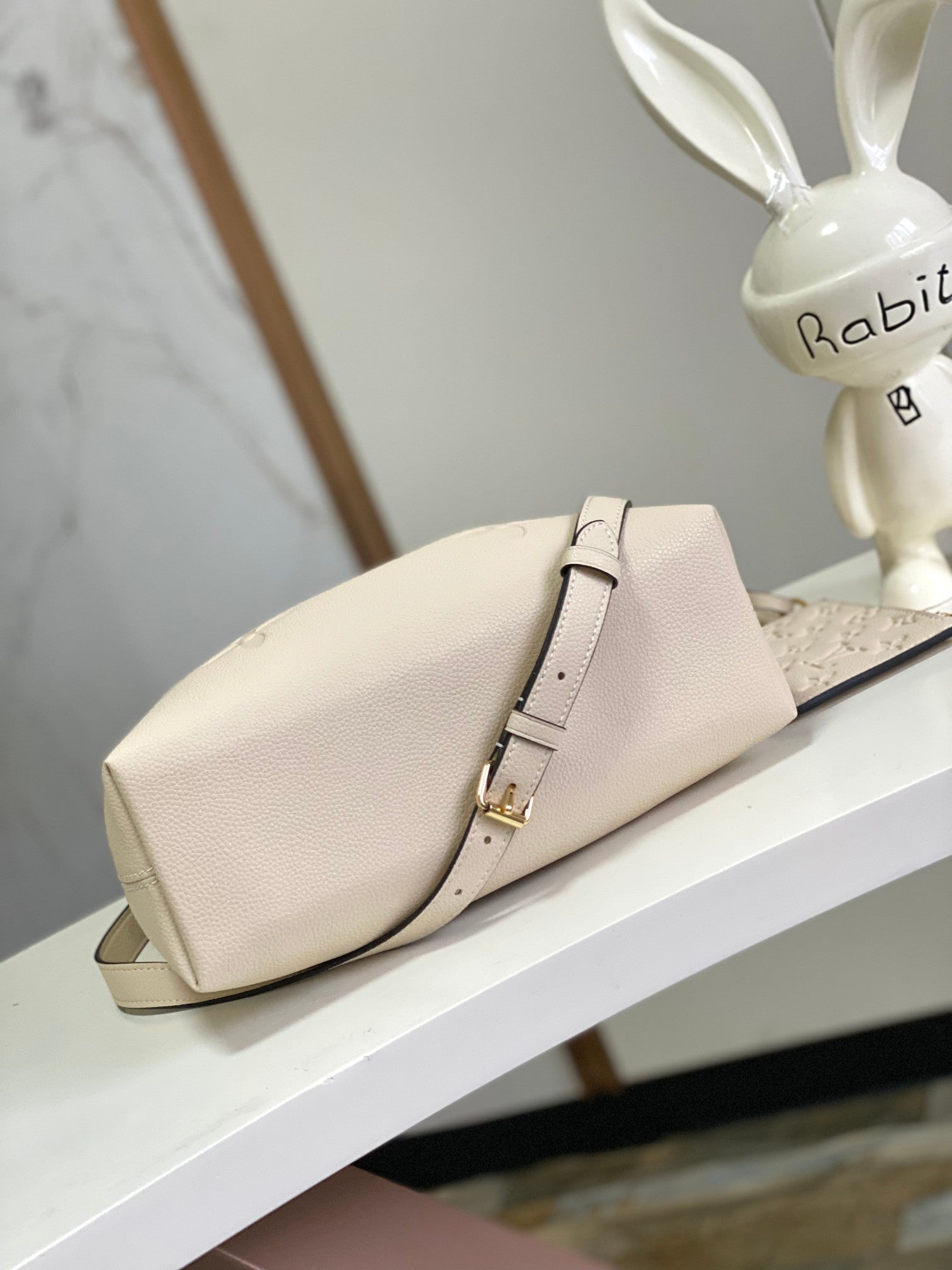 Louis Vuitton Cream Embossed Leather Hobo Shoulder Bag with Gold Hardware