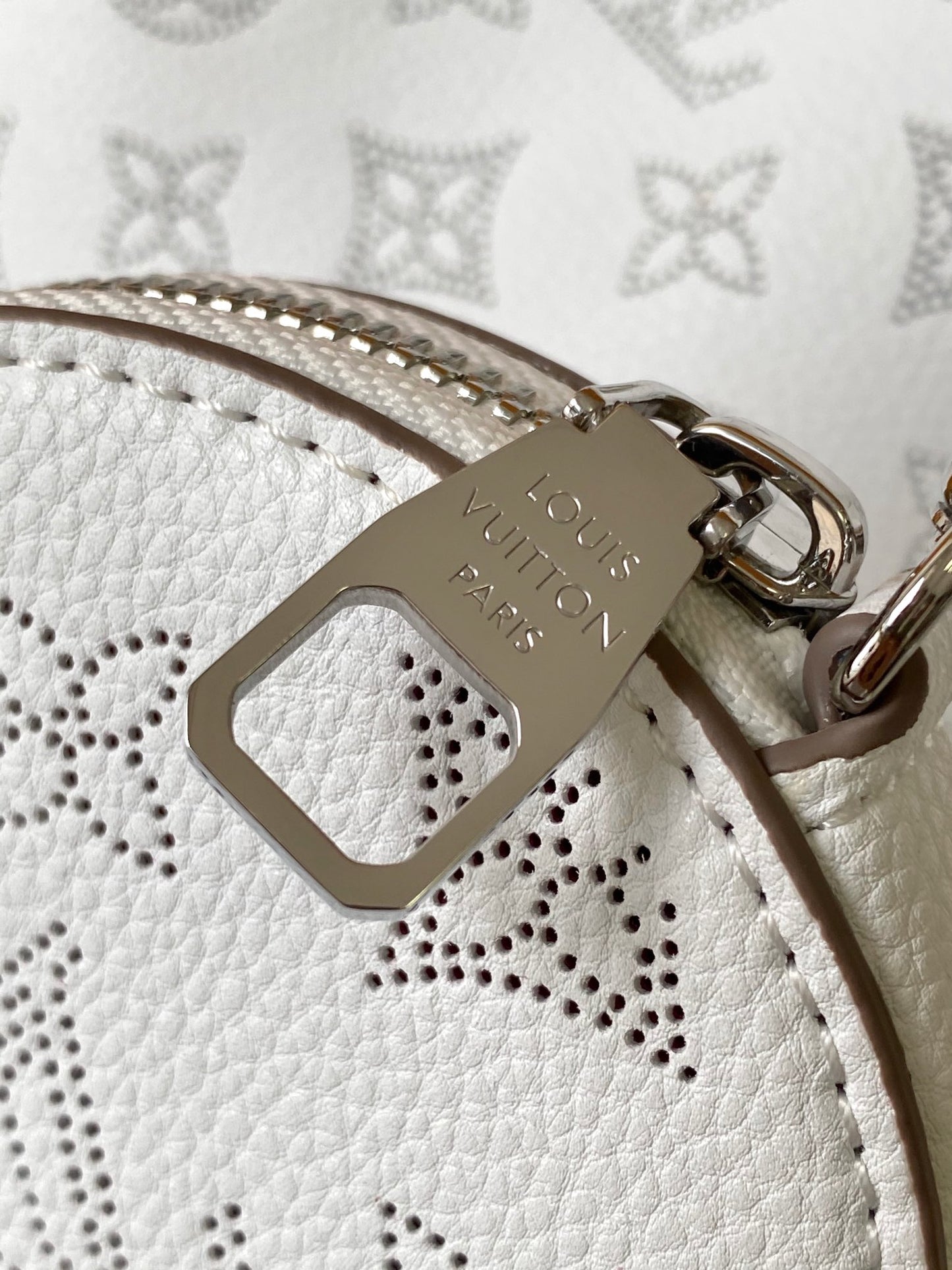 Louis Vuitton White and Blue Monogram Leather Drawstring Bucket Bag with Chain