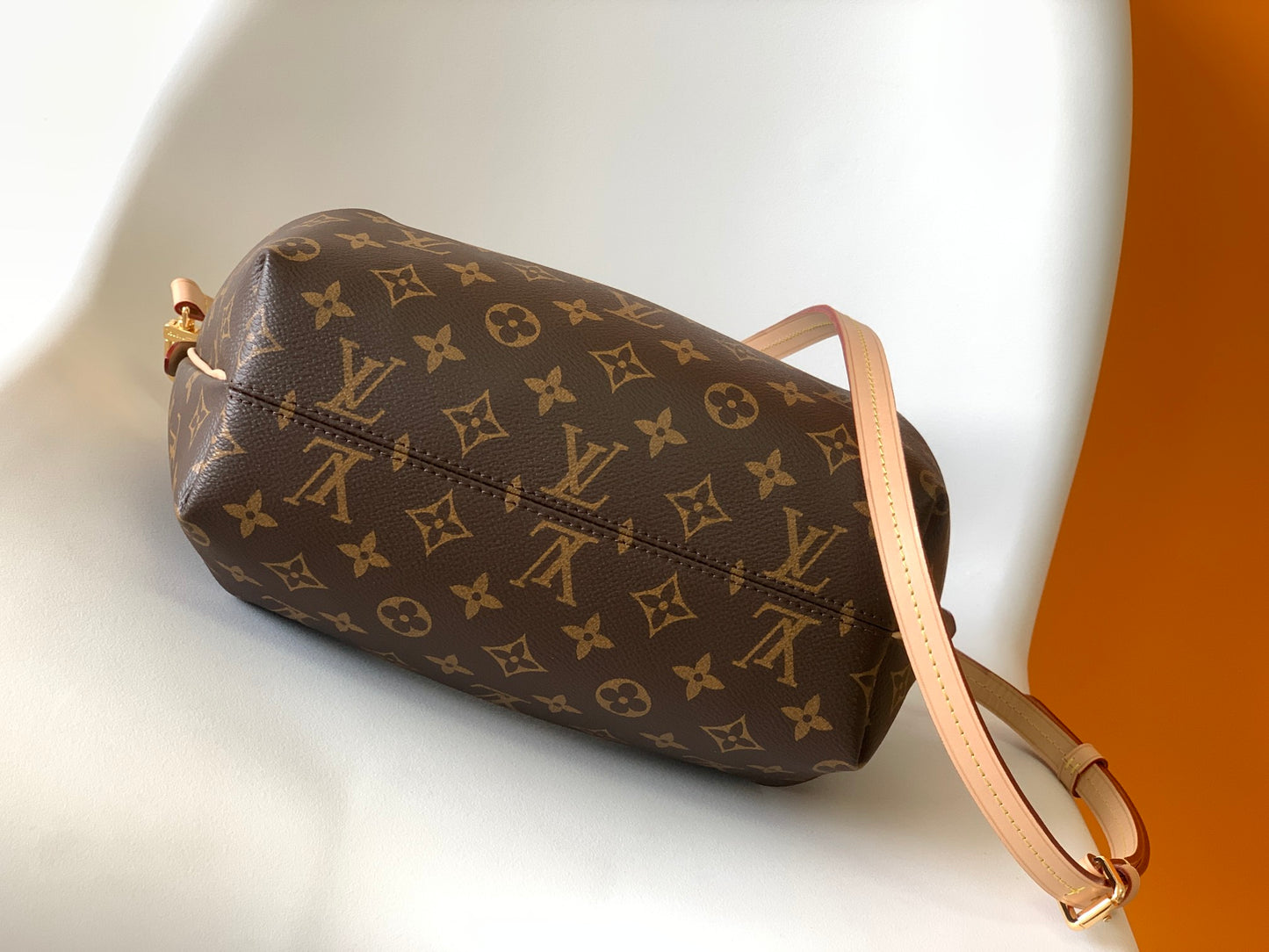 Louis Vuitton Brown Monogram Pattern Canvas Handbag with Leather Strap