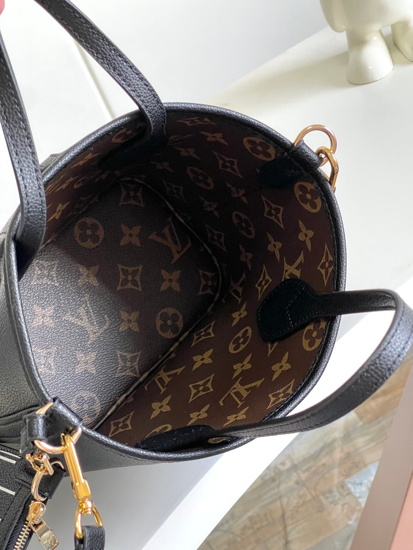 Louis Vuitton Elegant Black Pebbled Leather Tote Bag with Gold Clasp and Strap